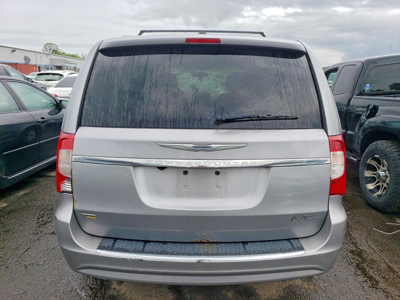 2014 Chrysler Town & Country Touring Silver vin: 2C4RC1BG2ER220977