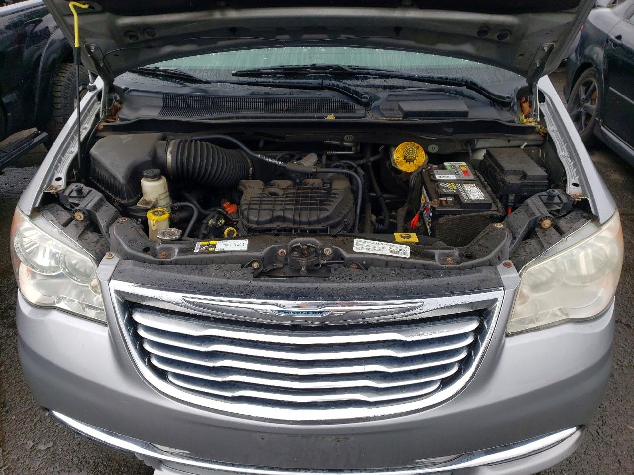 2014 Chrysler Town & Country Touring Silver vin: 2C4RC1BG2ER220977