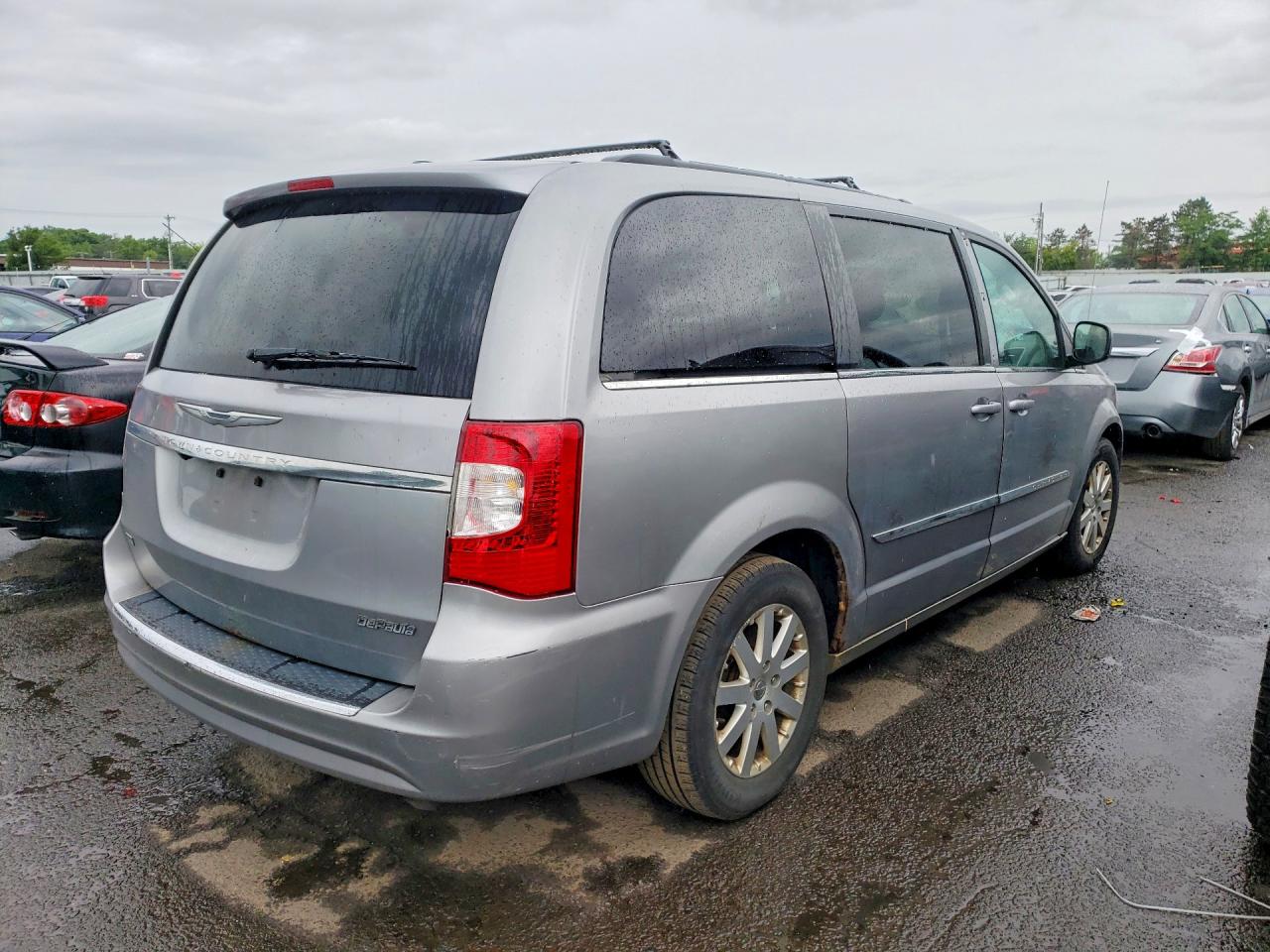 2014 Chrysler Town & Country Touring Silver vin: 2C4RC1BG2ER220977