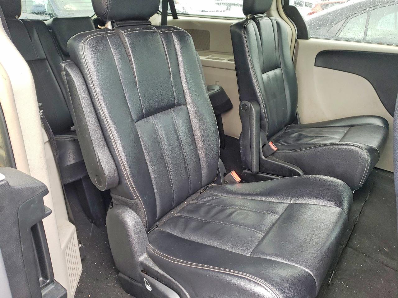 2014 Chrysler Town & Country Touring Silver vin: 2C4RC1BG2ER220977