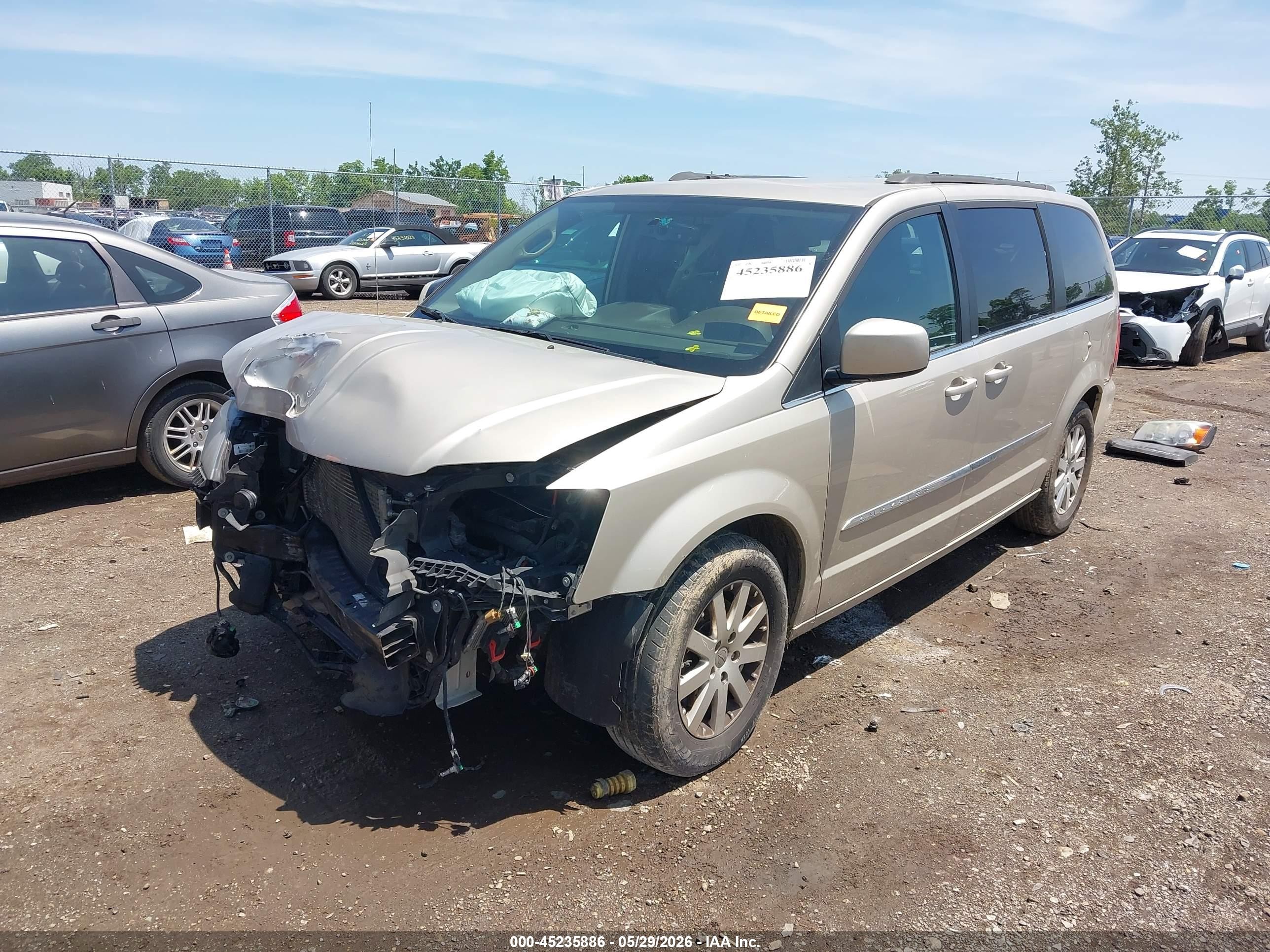 2014 Chrysler Town & Country Touring Золотой vin: 2C4RC1BG2ER276756