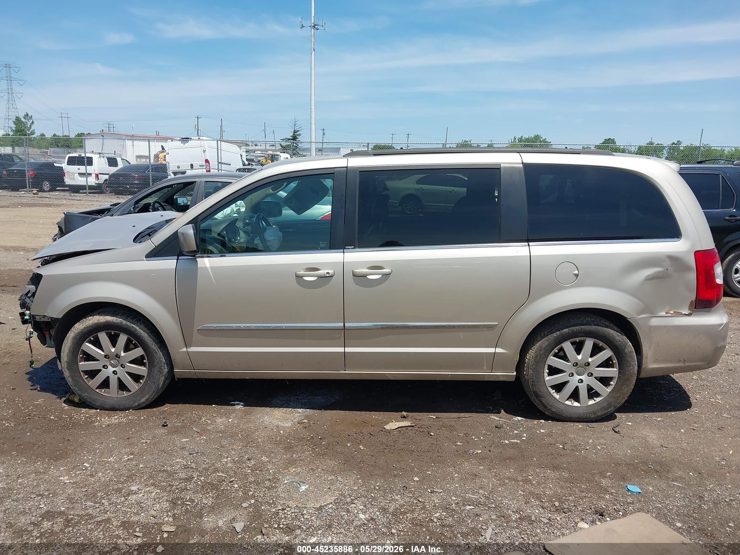 2014 Chrysler Town & Country Touring Золотой vin: 2C4RC1BG2ER276756