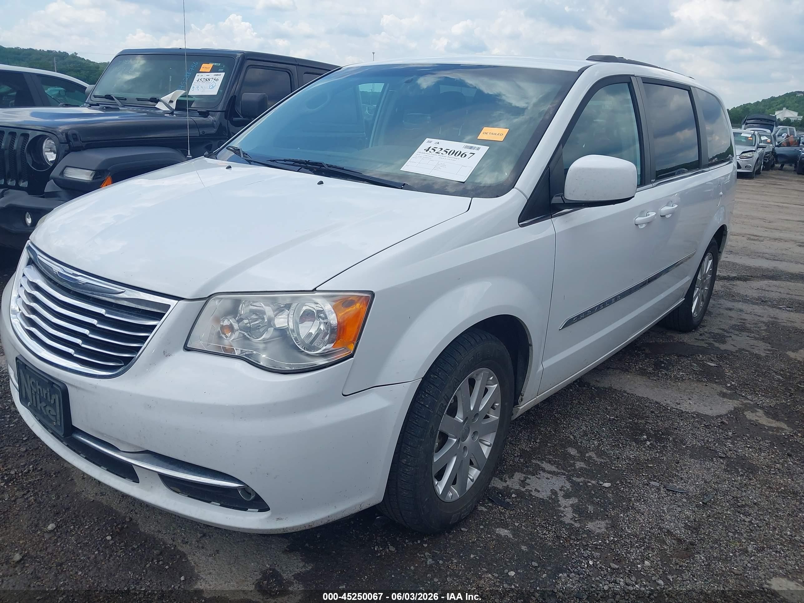 2014 Chrysler Town & Country Touring White vin: 2C4RC1BG2ER294156