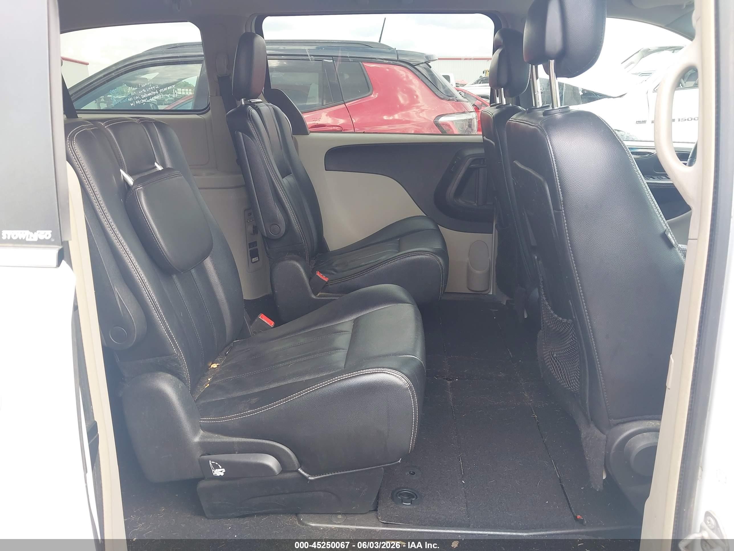 2014 Chrysler Town & Country Touring White vin: 2C4RC1BG2ER294156