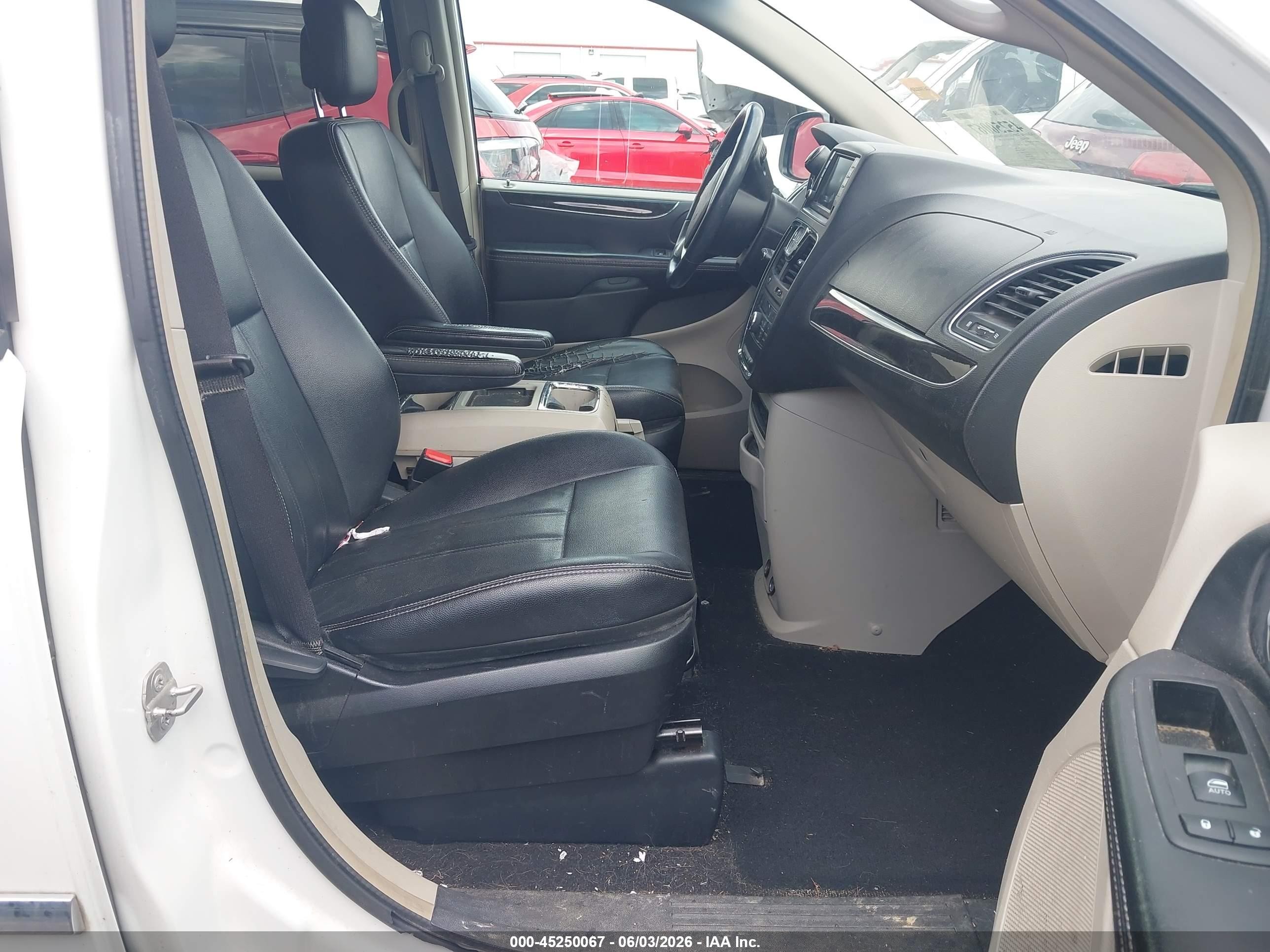 2014 Chrysler Town & Country Touring White vin: 2C4RC1BG2ER294156