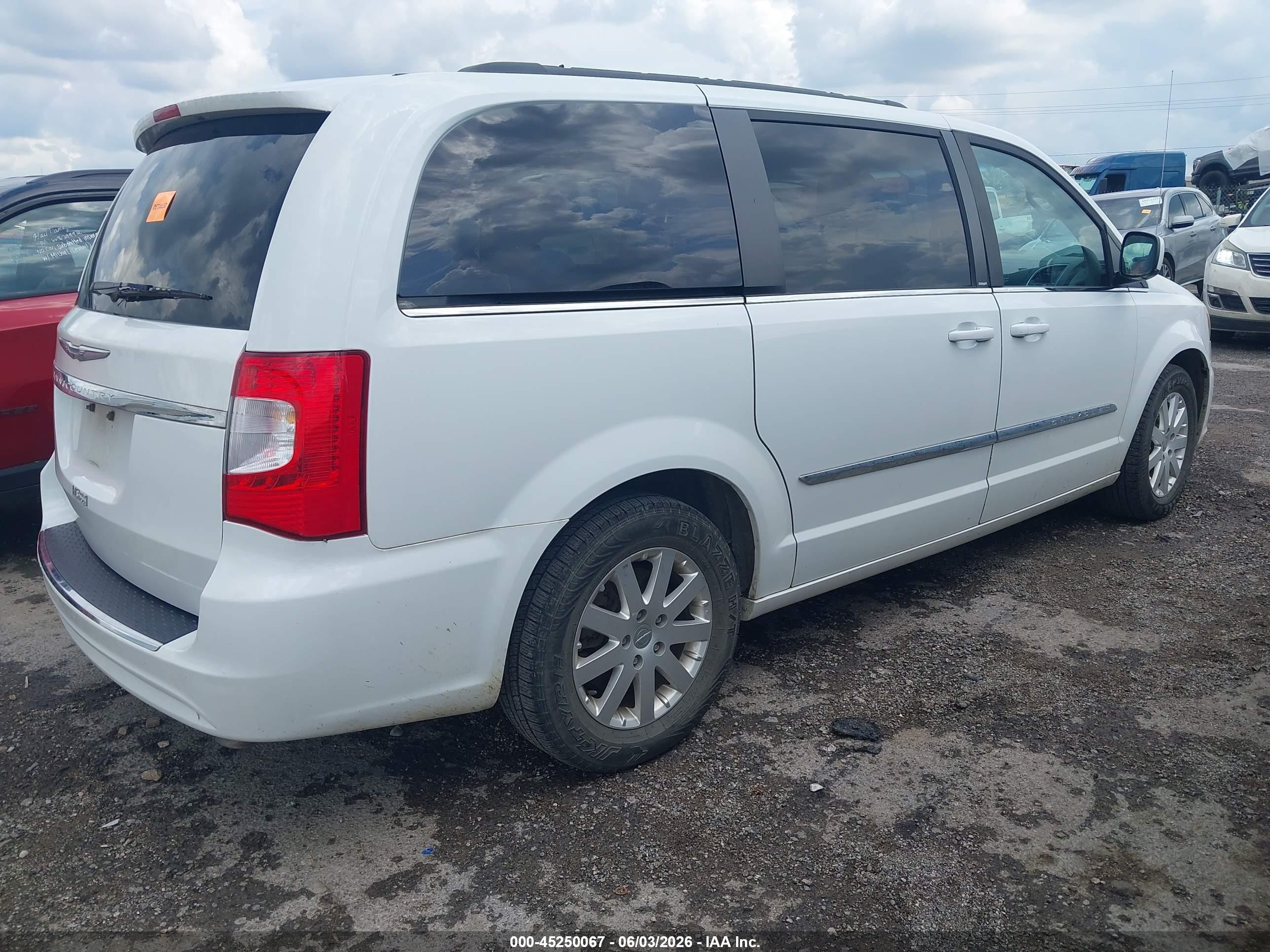 2014 Chrysler Town & Country Touring White vin: 2C4RC1BG2ER294156