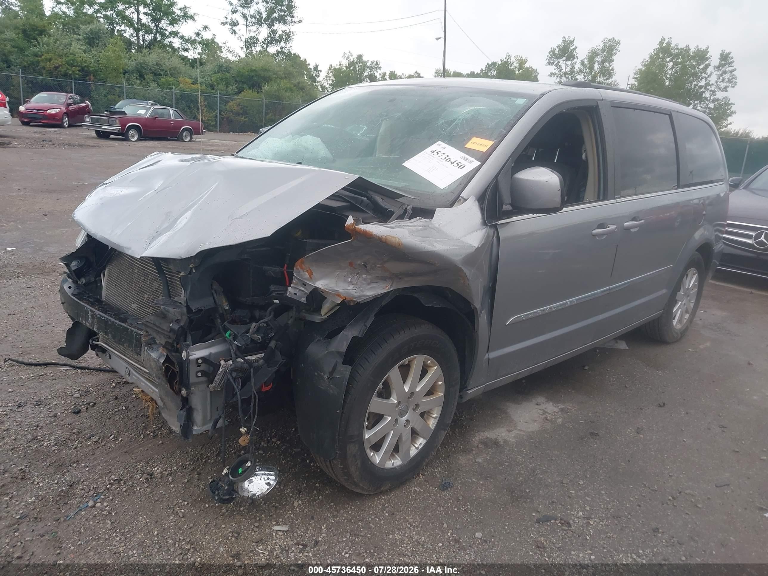 2014 Chrysler Town & Country Touring Silver vin: 2C4RC1BG2ER325938