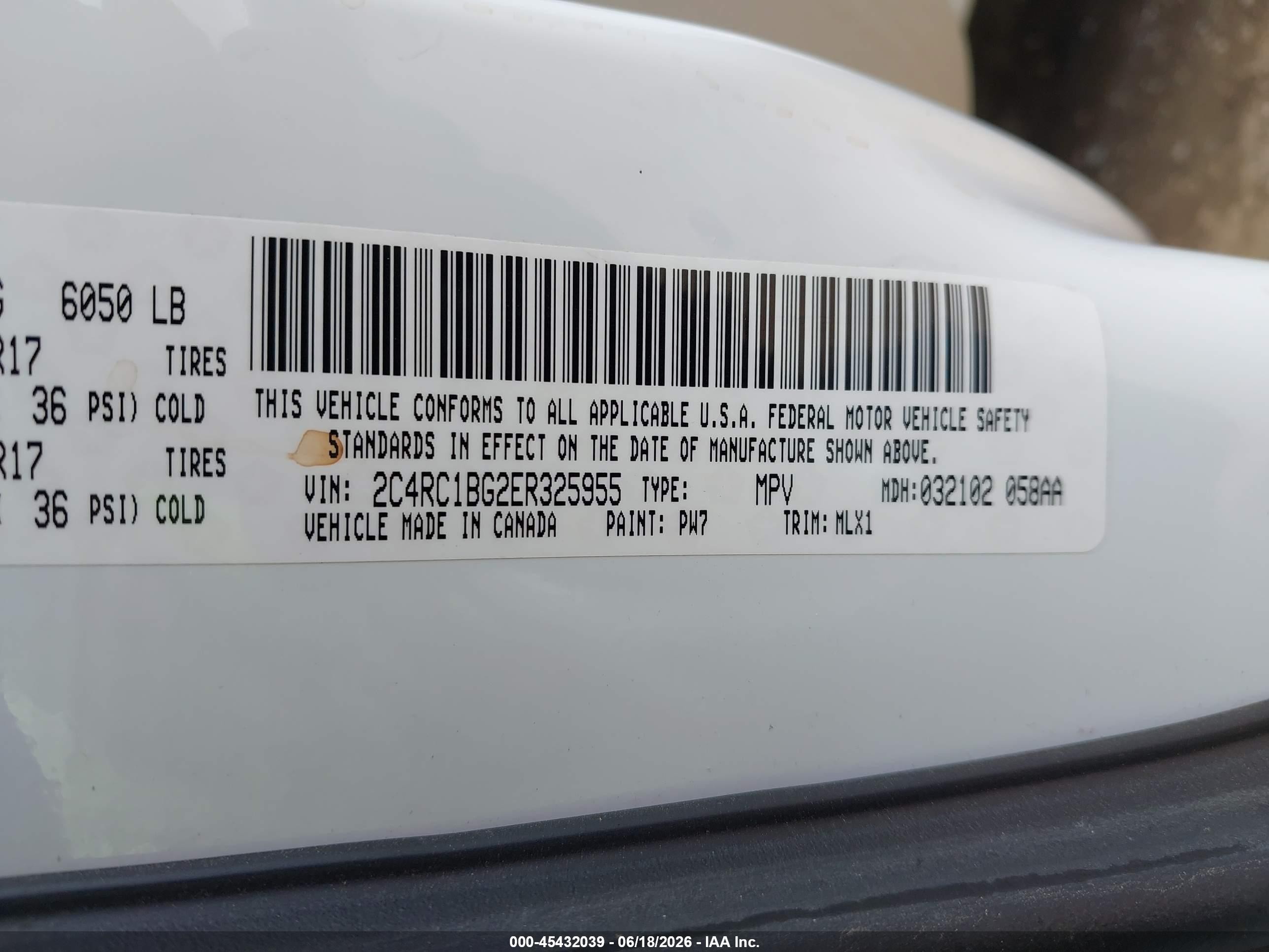 2014 Chrysler Town & Country Touring White vin: 2C4RC1BG2ER325955