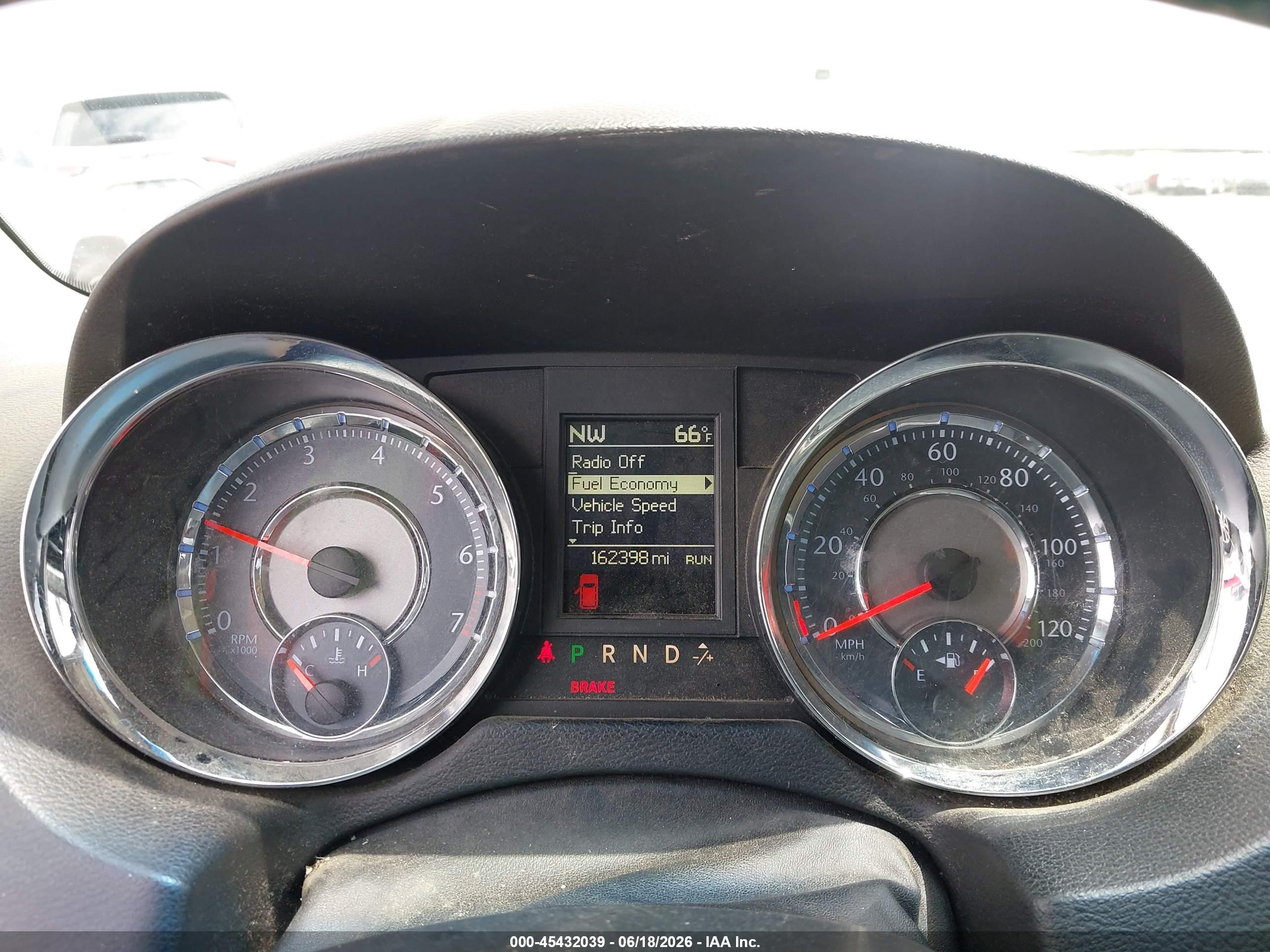 2014 Chrysler Town & Country Touring White vin: 2C4RC1BG2ER325955