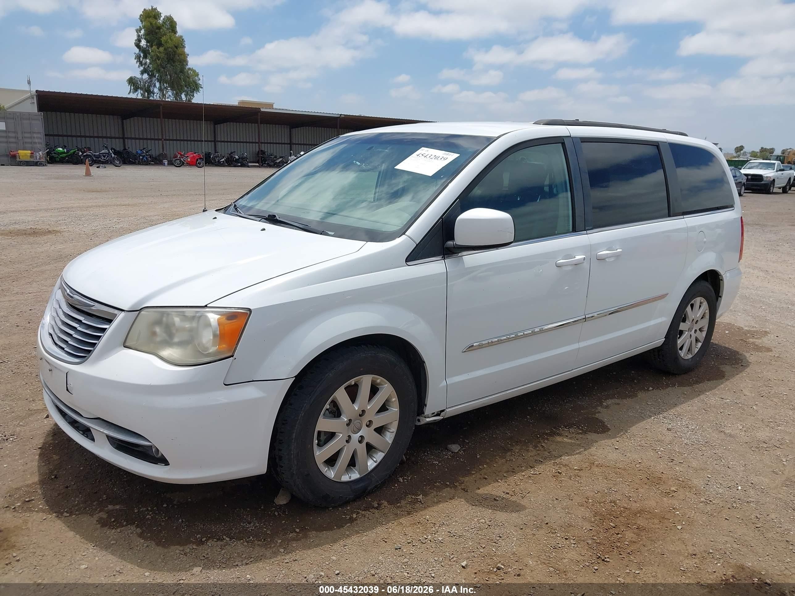 2014 Chrysler Town & Country Touring White vin: 2C4RC1BG2ER325955