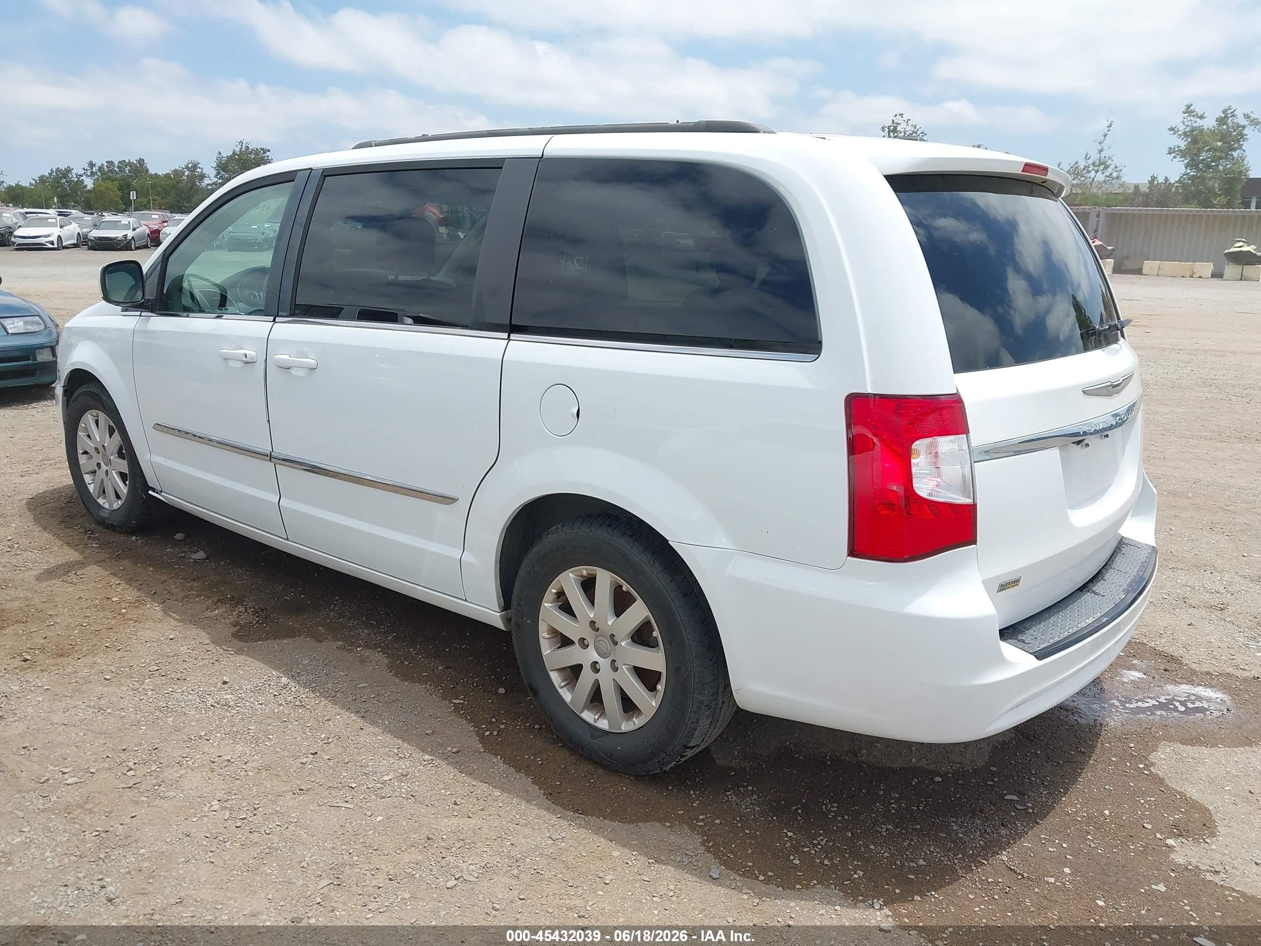 2014 Chrysler Town & Country Touring White vin: 2C4RC1BG2ER325955