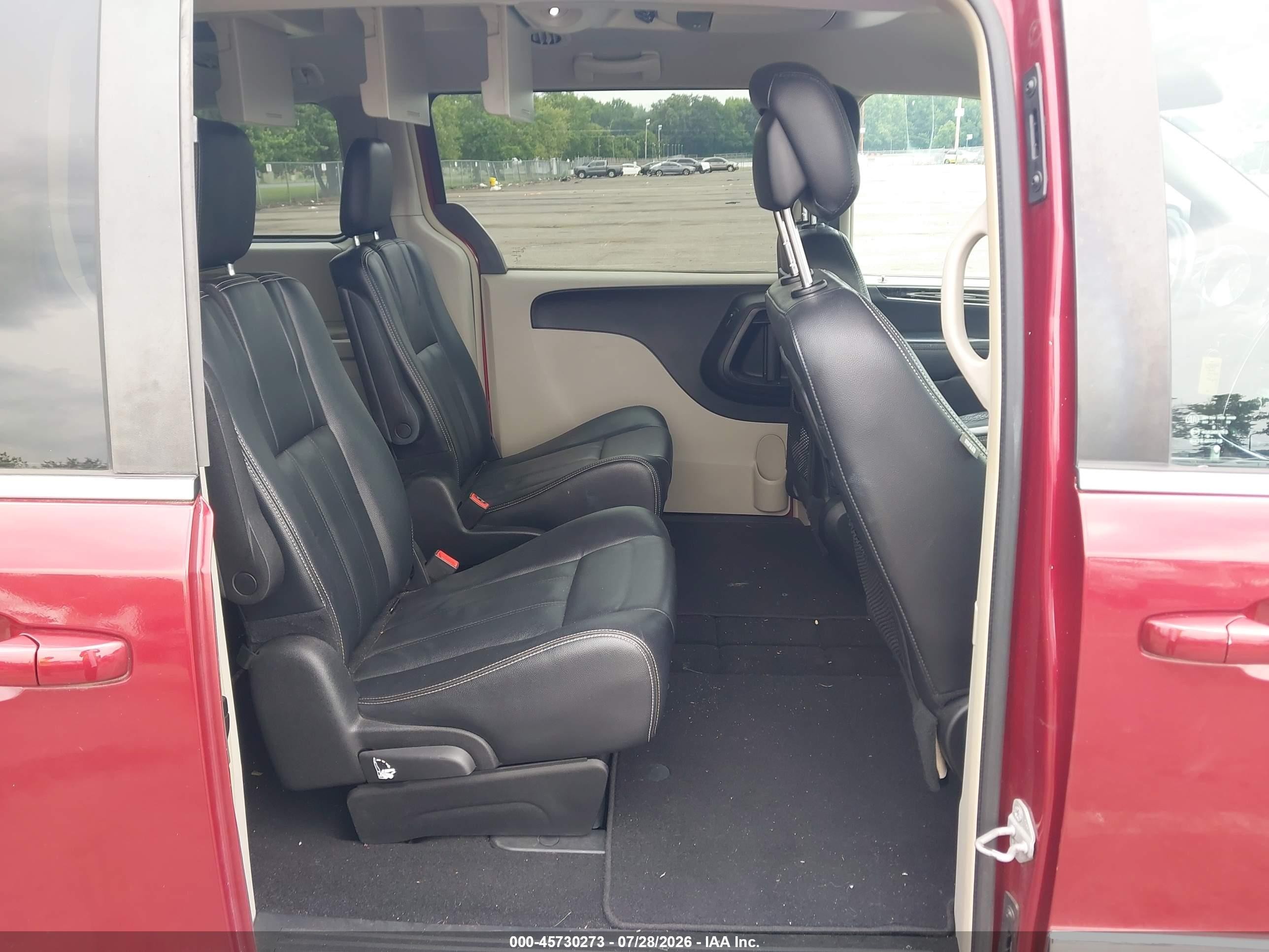 2014 Chrysler Town & Country Touring Red vin: 2C4RC1BG2ER359300
