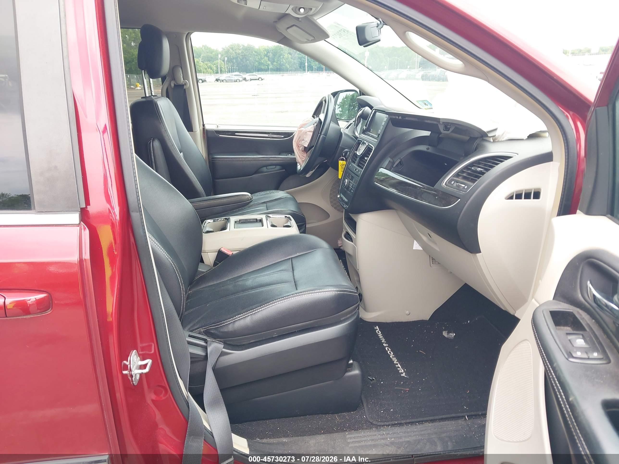 2014 Chrysler Town & Country Touring Red vin: 2C4RC1BG2ER359300