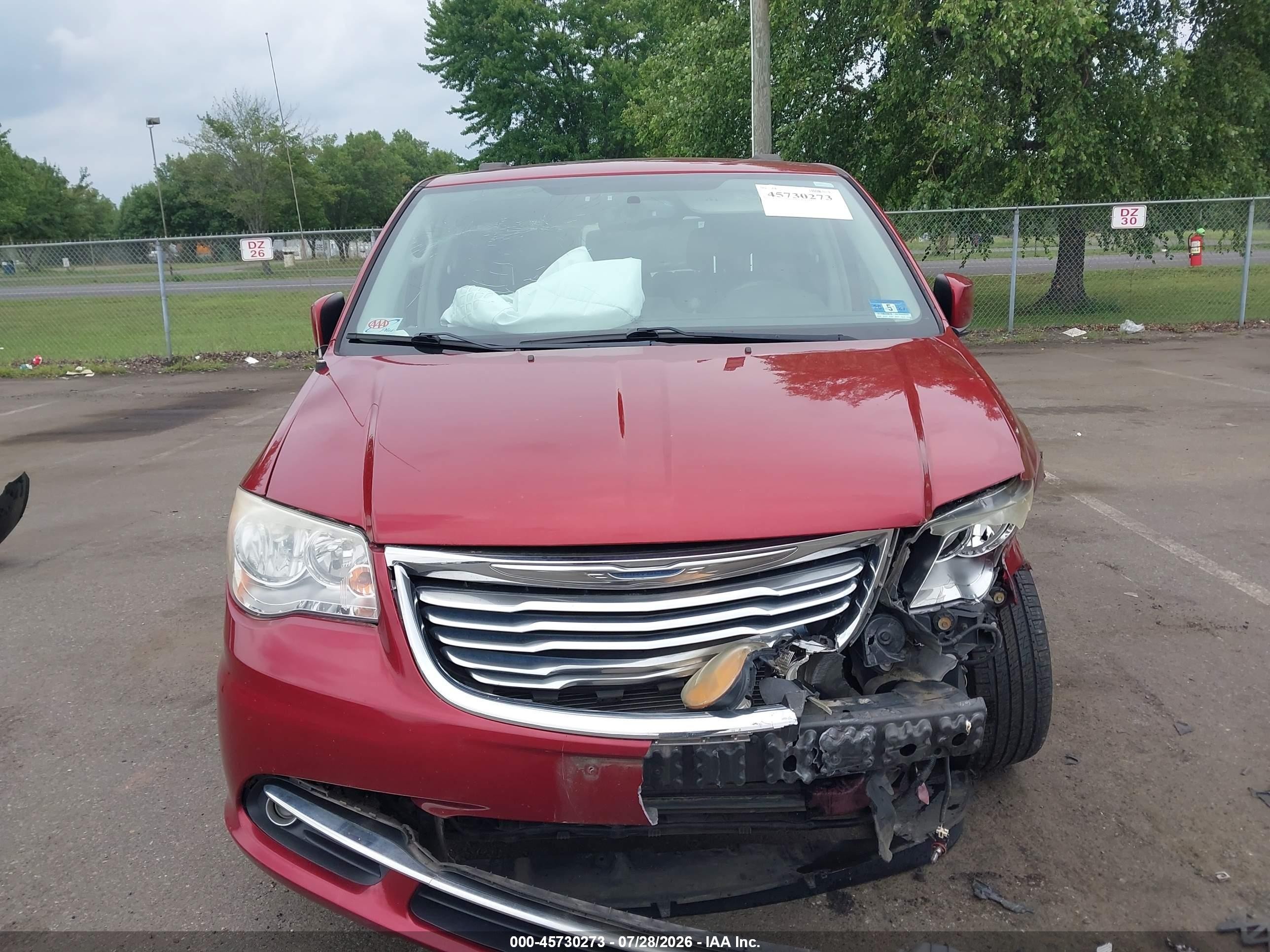 2014 Chrysler Town & Country Touring Red vin: 2C4RC1BG2ER359300