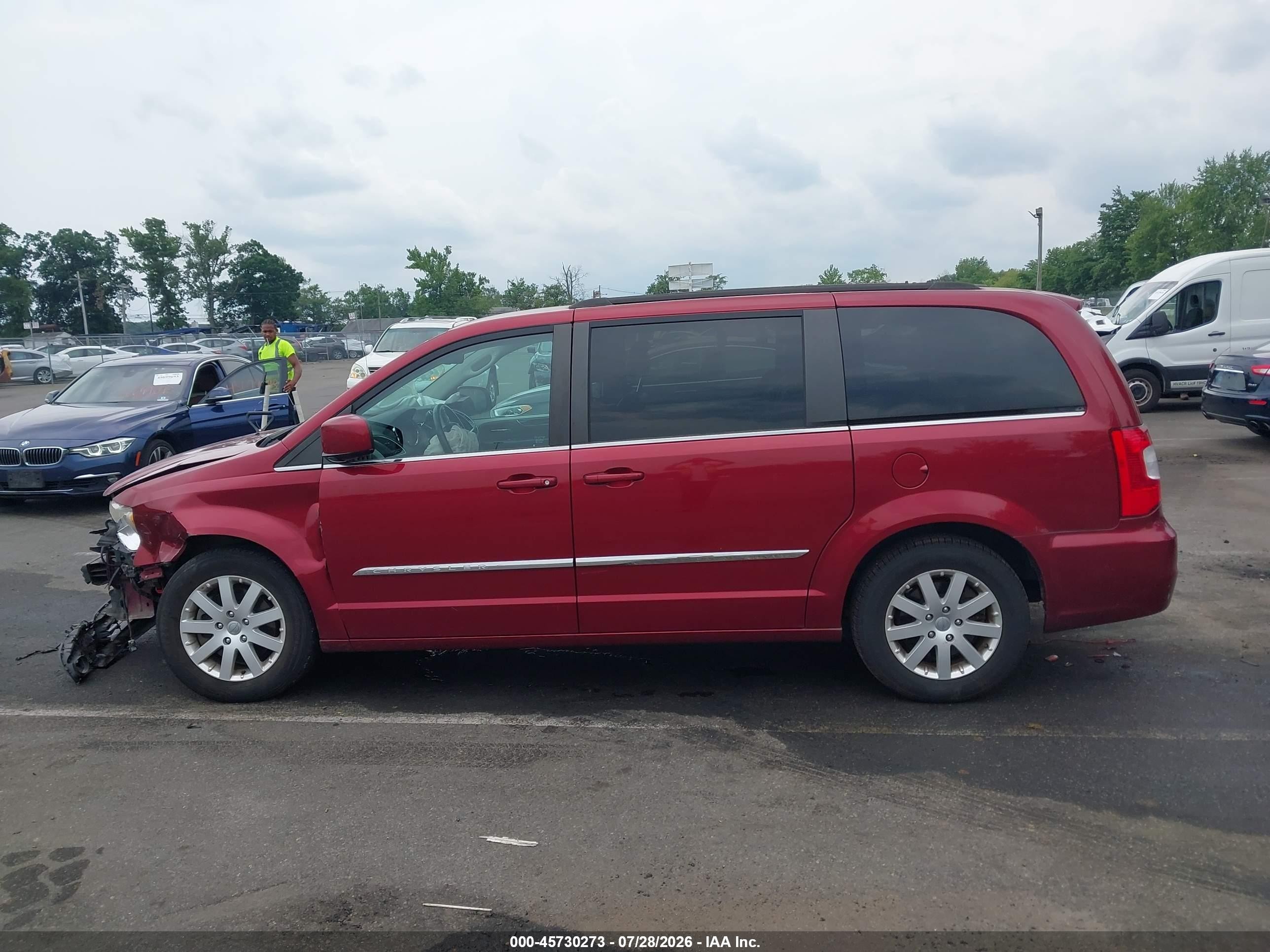 2014 Chrysler Town & Country Touring Red vin: 2C4RC1BG2ER359300
