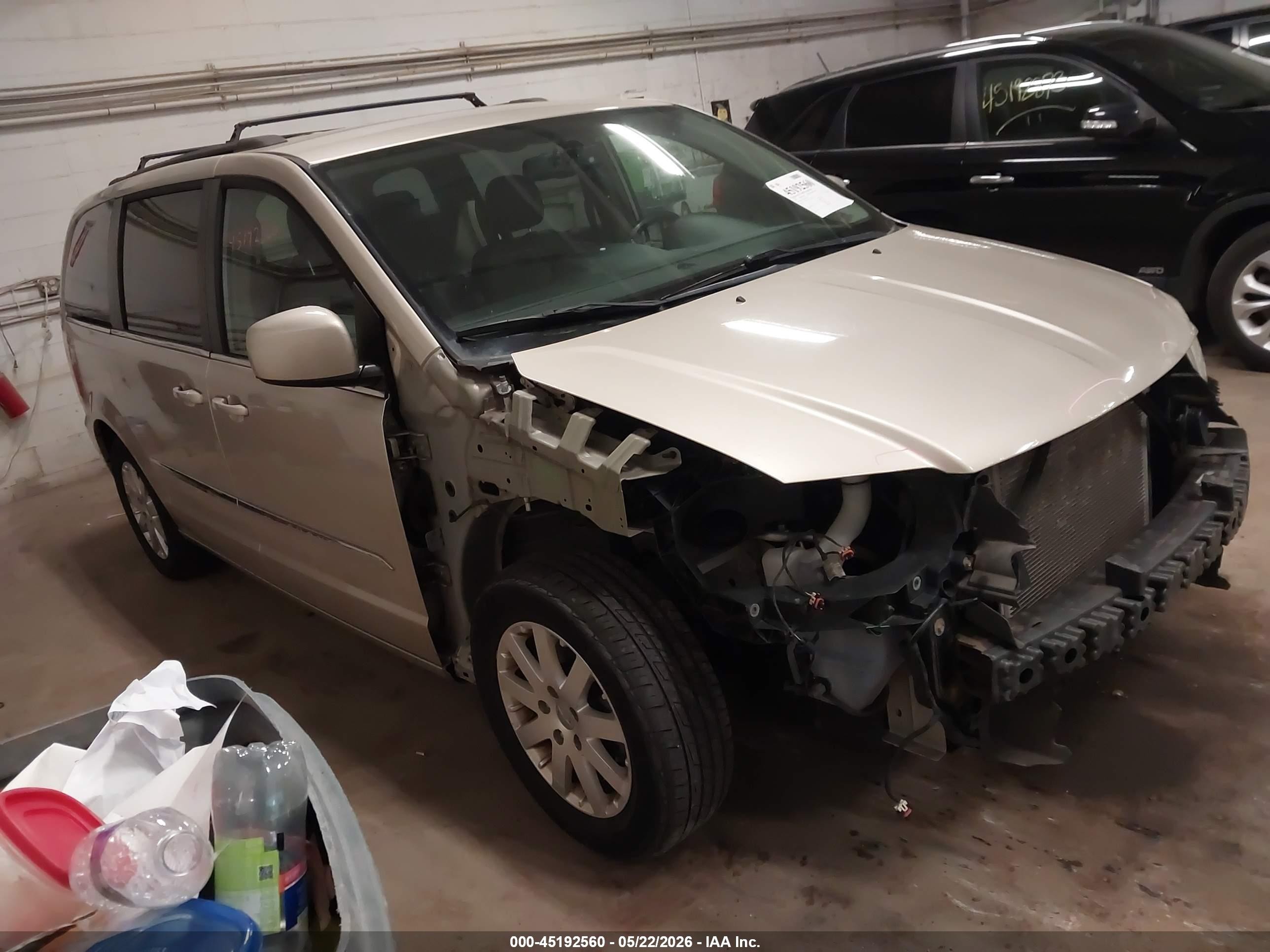 2014 Chrysler Town & Country Touring Золотой vin: 2C4RC1BG2ER399375
