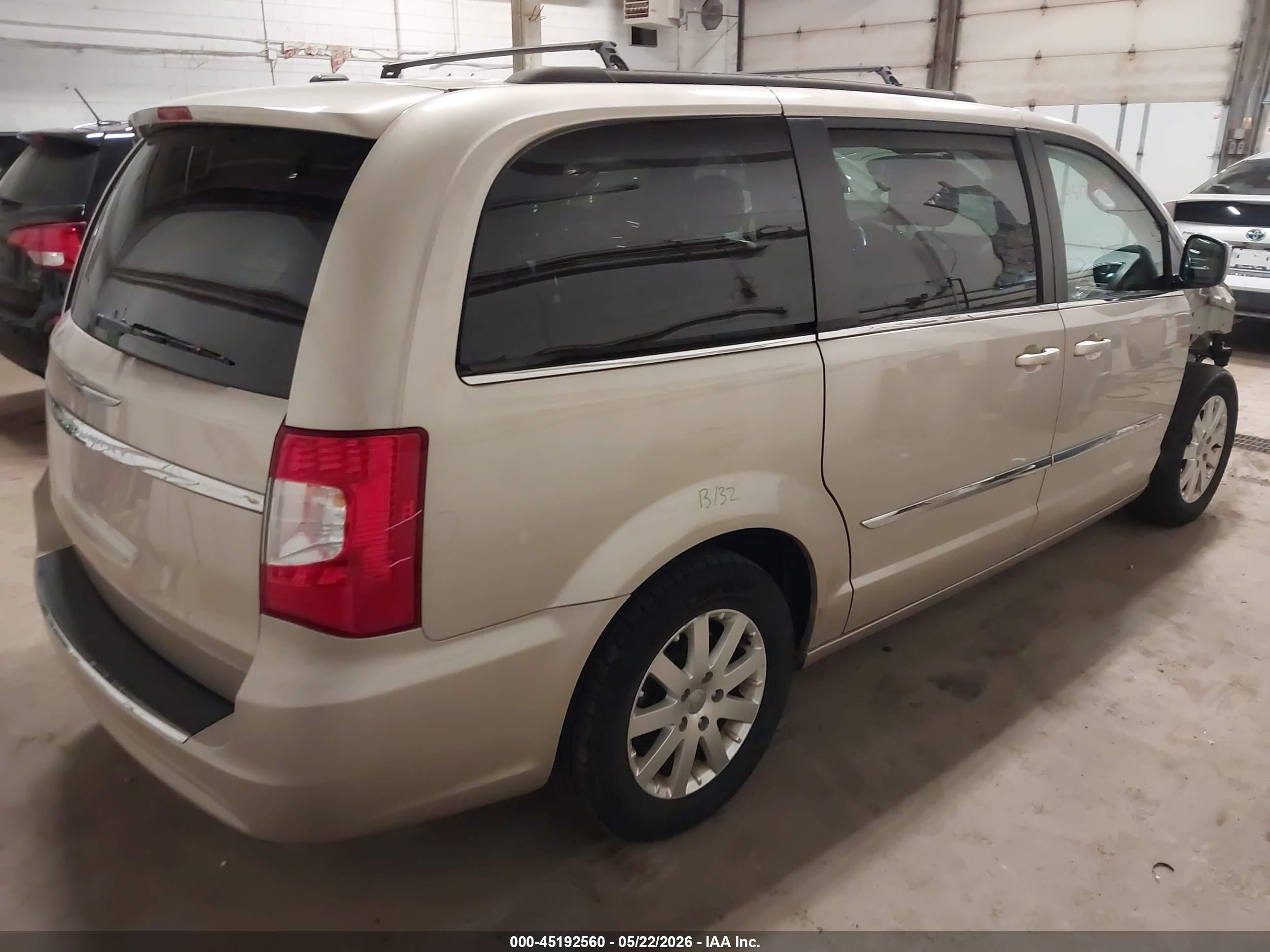 2014 Chrysler Town & Country Touring Золотой vin: 2C4RC1BG2ER399375