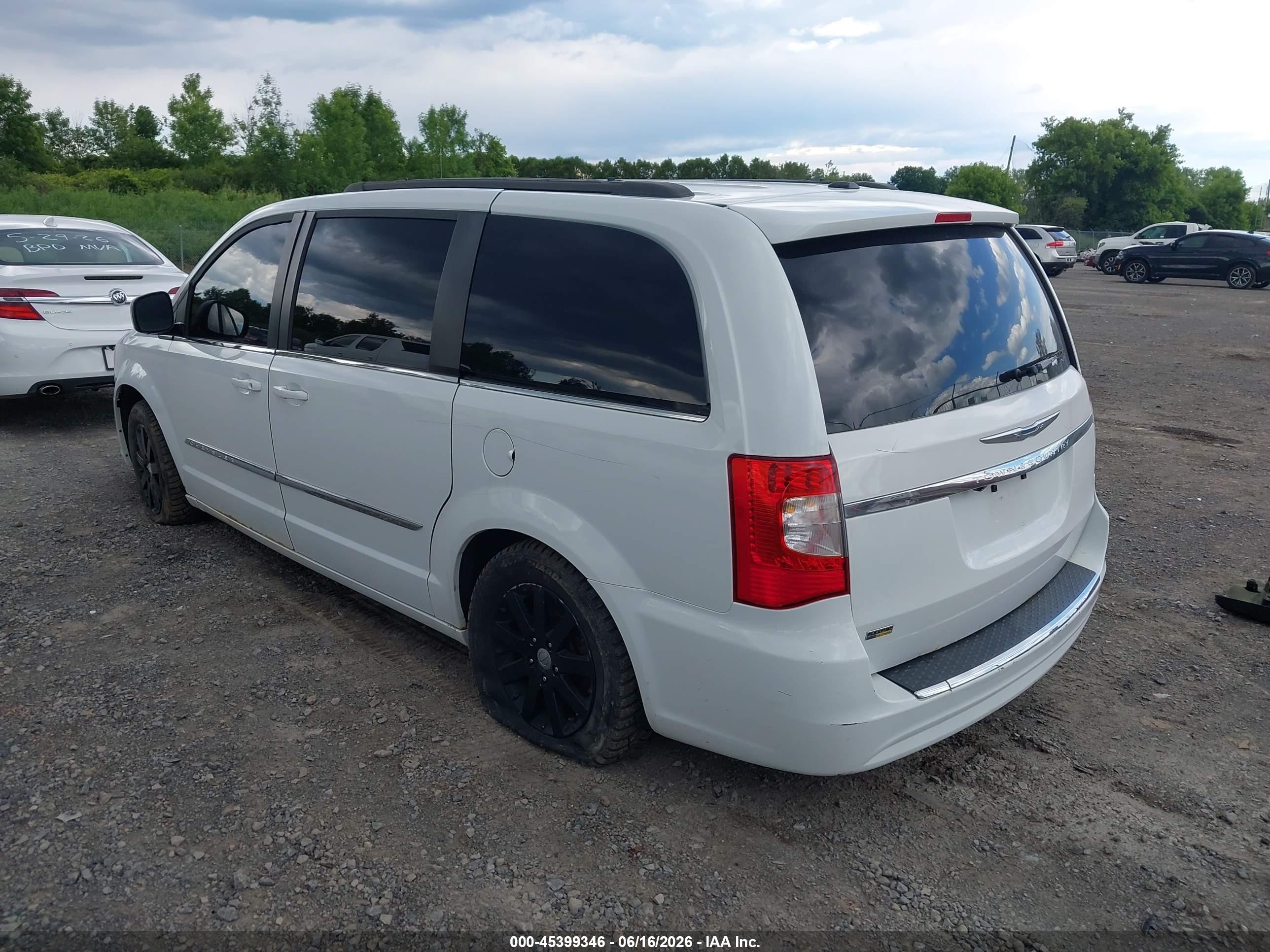 2014 Chrysler Town & Country Touring White vin: 2C4RC1BG2ER433623