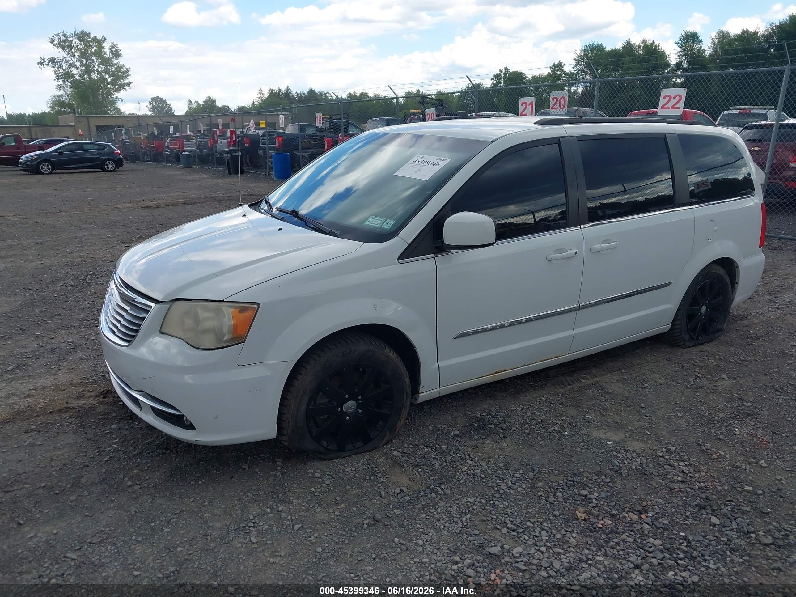 2014 Chrysler Town & Country Touring White vin: 2C4RC1BG2ER433623