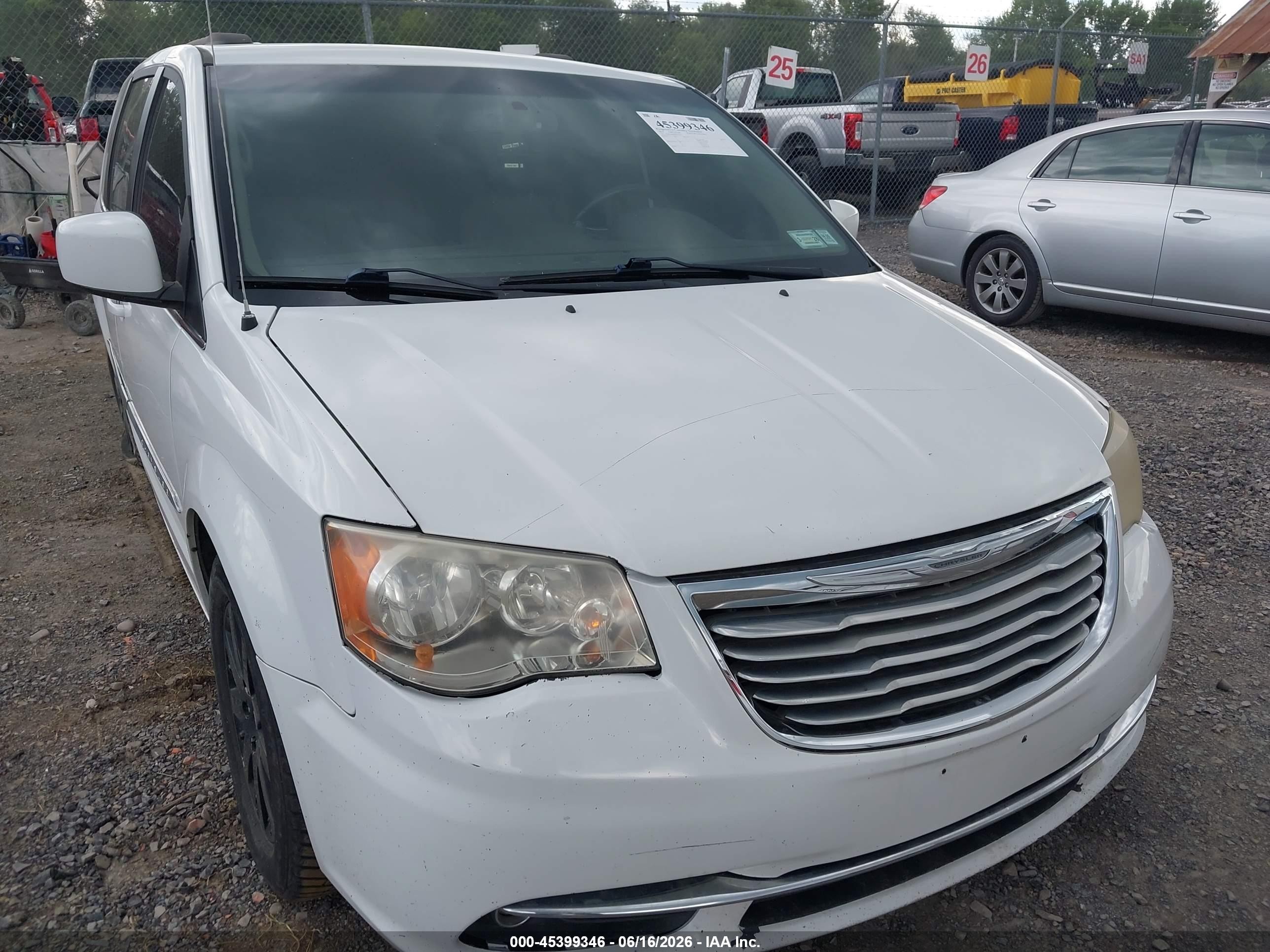 2014 Chrysler Town & Country Touring White vin: 2C4RC1BG2ER433623