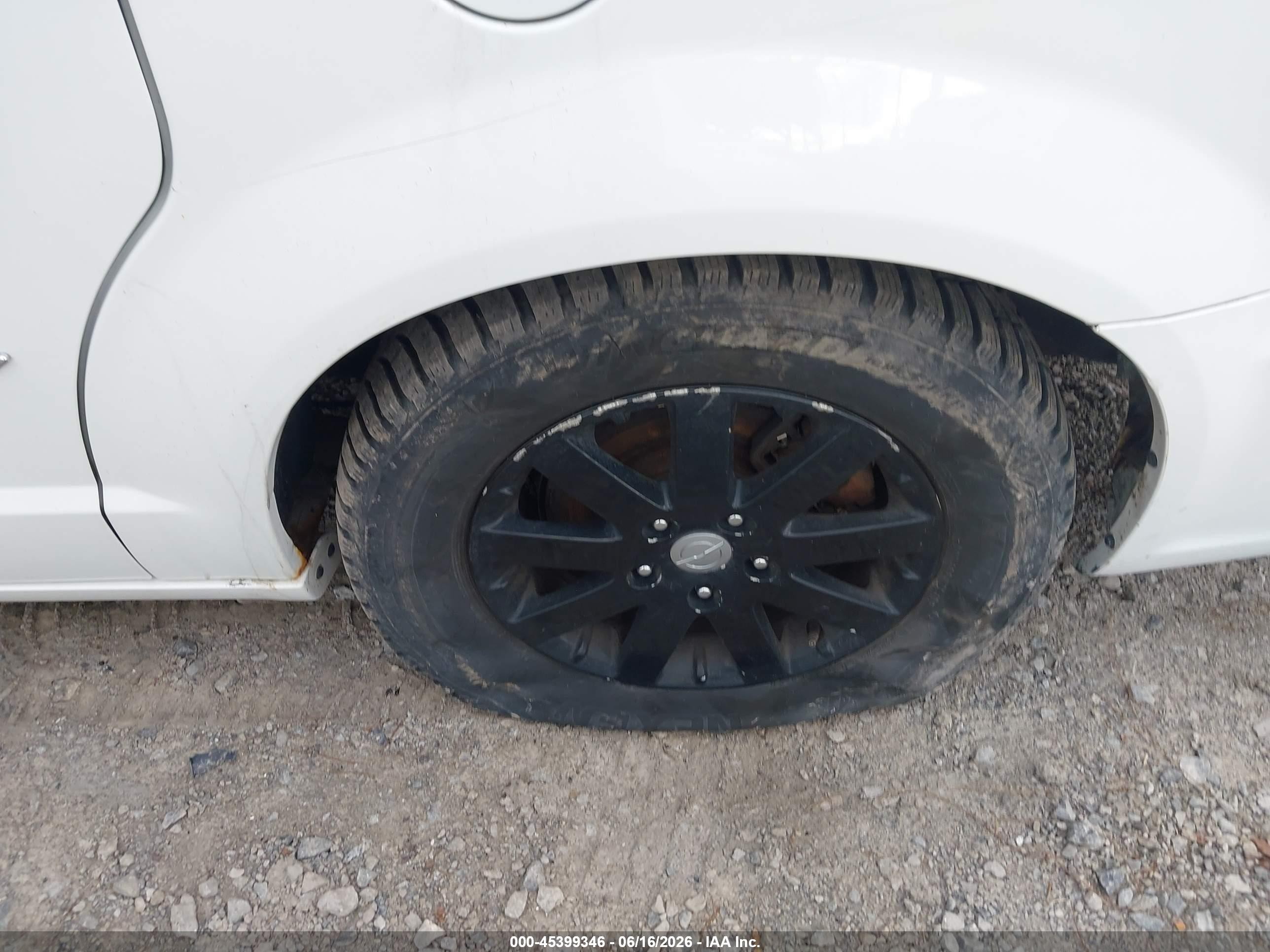 2014 Chrysler Town & Country Touring White vin: 2C4RC1BG2ER433623