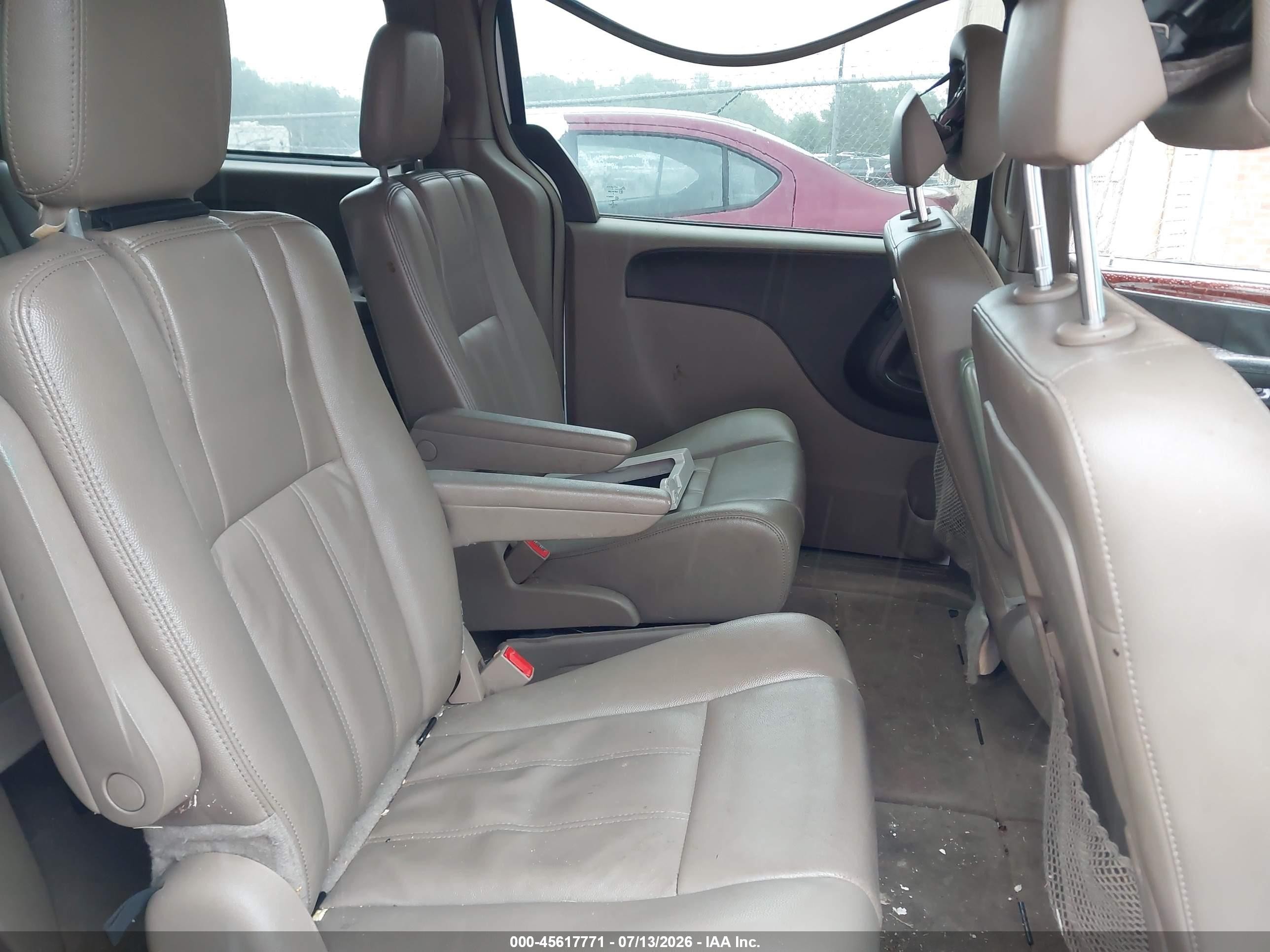 2014 Chrysler Town & Country Touring White vin: 2C4RC1BG2ER439051