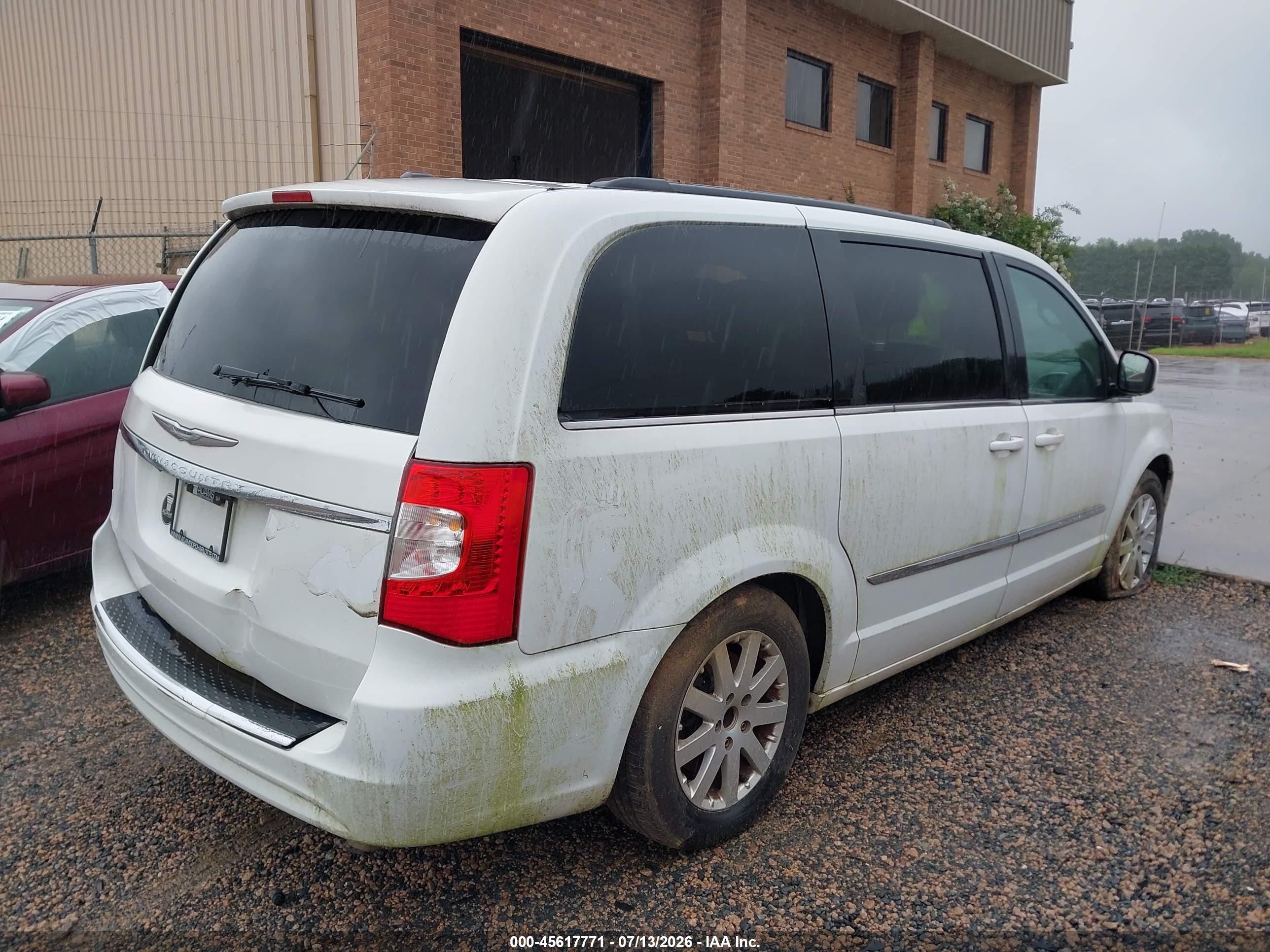 2014 Chrysler Town & Country Touring White vin: 2C4RC1BG2ER439051