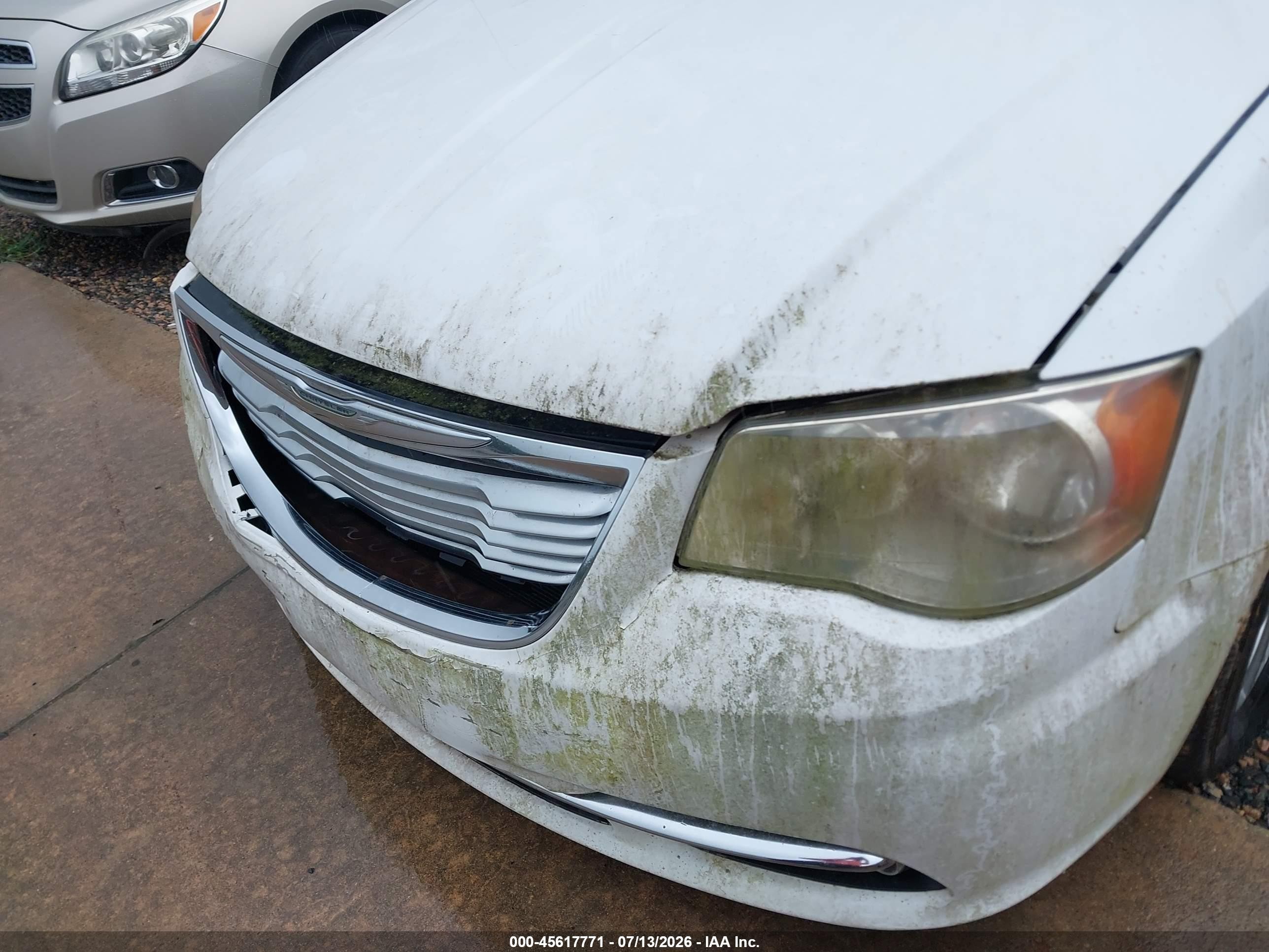 2014 Chrysler Town & Country Touring White vin: 2C4RC1BG2ER439051