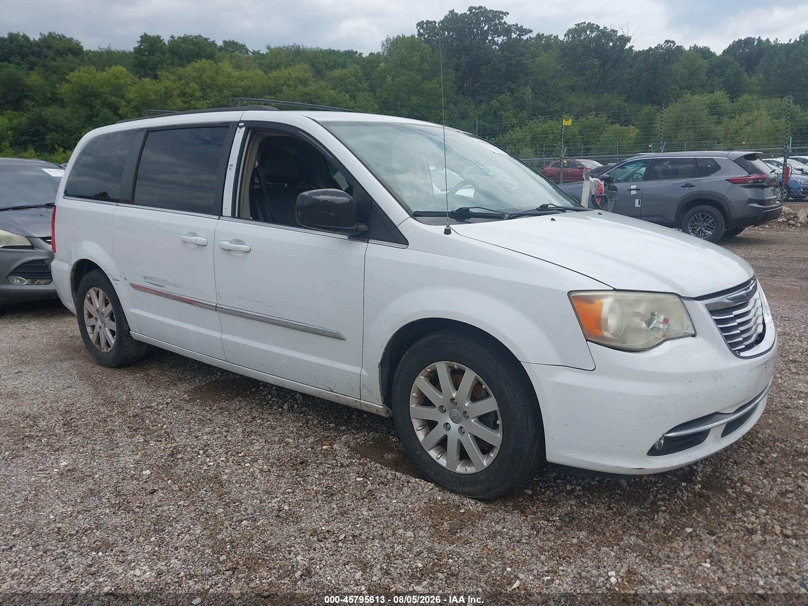 2014 Chrysler Town & Country Touring White vin: 2C4RC1BG2ER442659