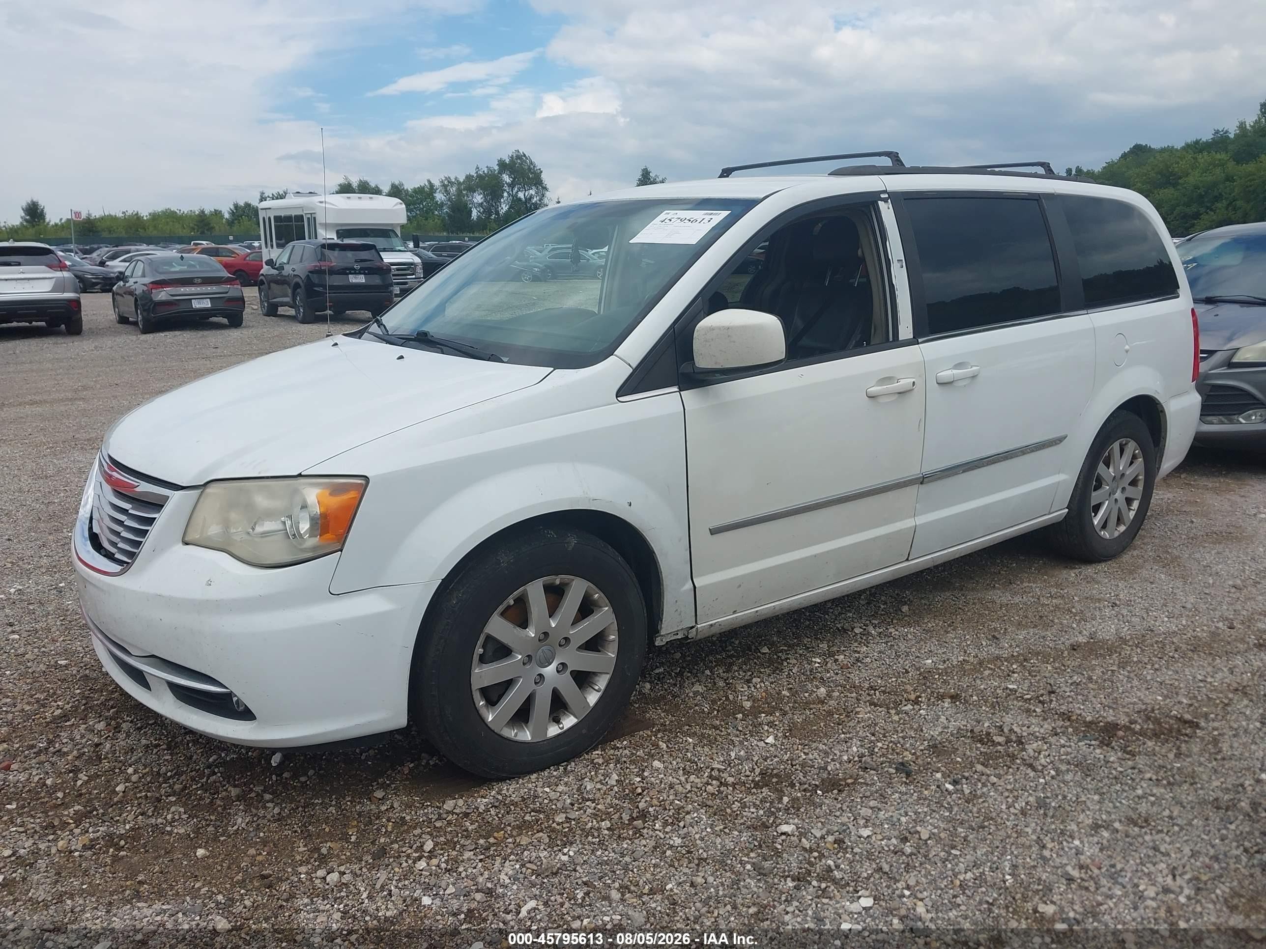 2014 Chrysler Town & Country Touring White vin: 2C4RC1BG2ER442659