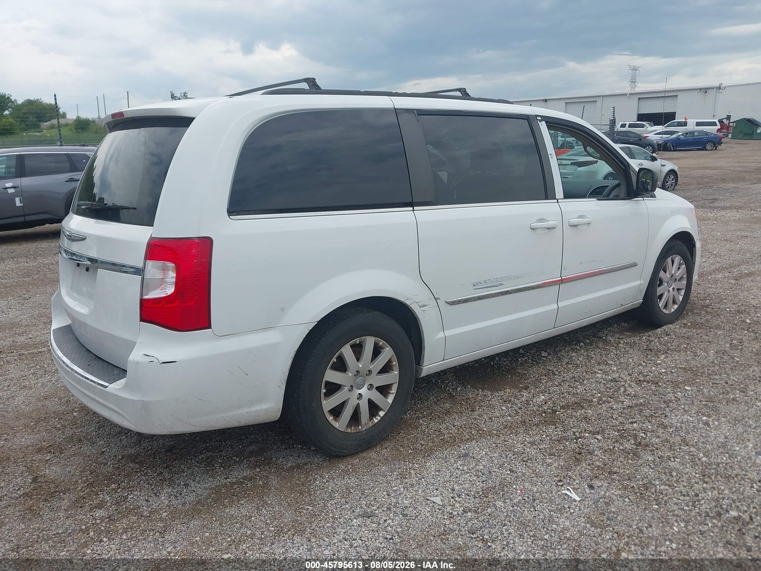 2014 Chrysler Town & Country Touring White vin: 2C4RC1BG2ER442659