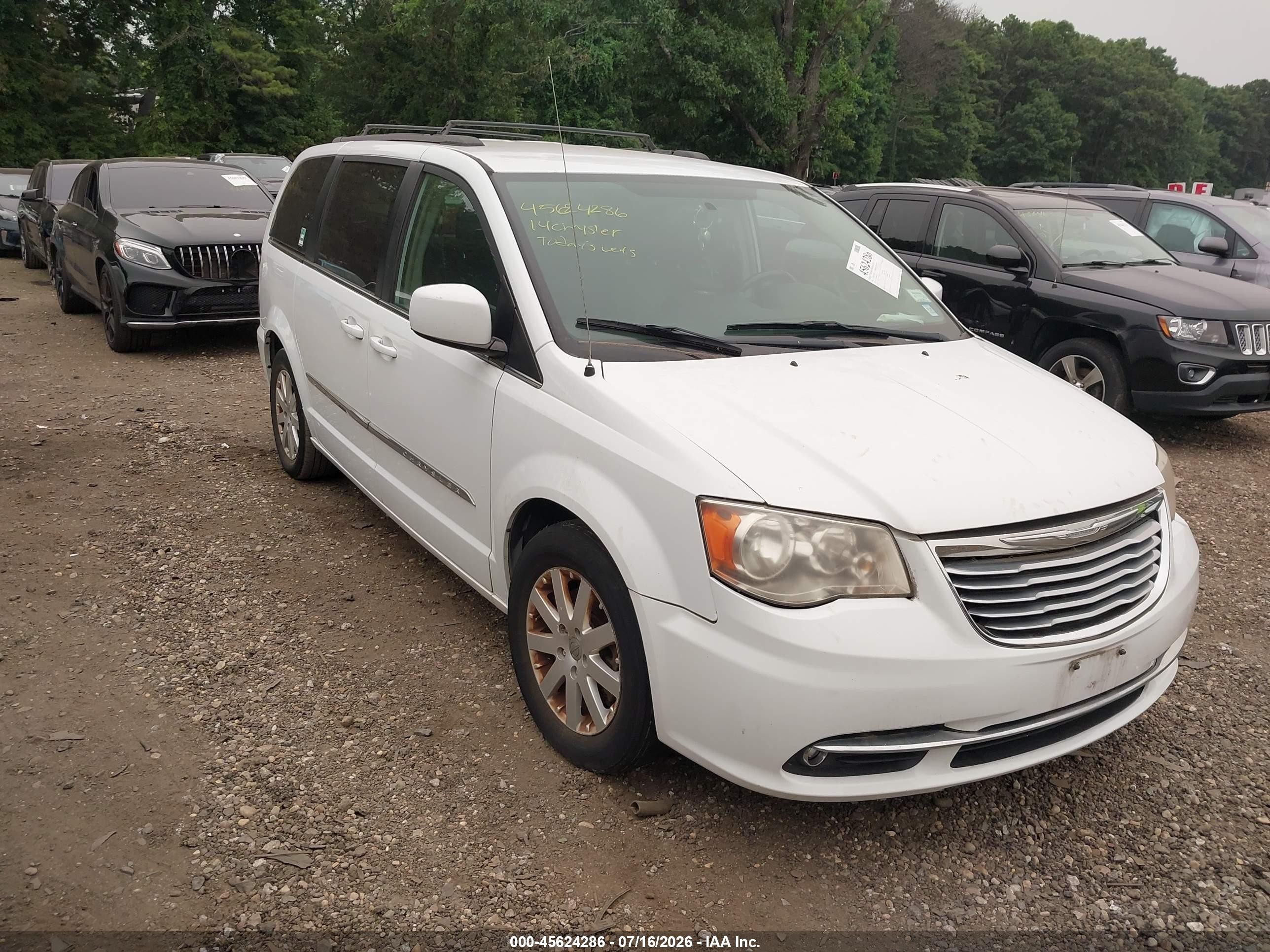 2014 Chrysler Town & Country Touring White vin: 2C4RC1BG2ER446596