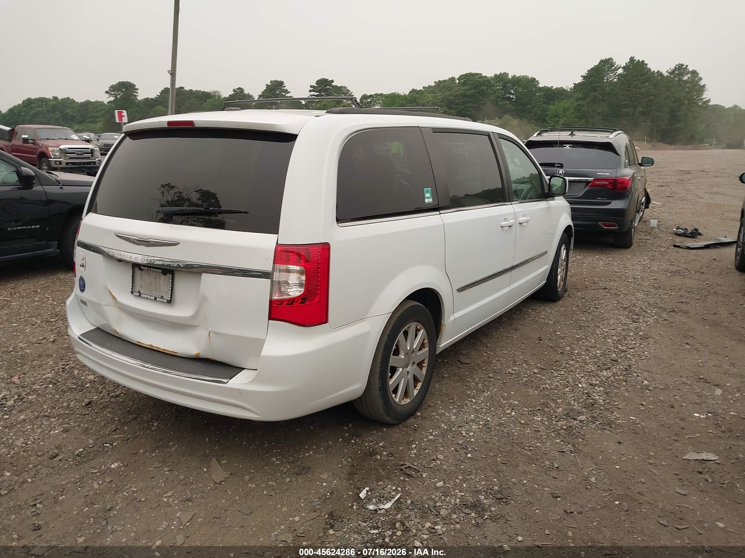 2014 Chrysler Town & Country Touring White vin: 2C4RC1BG2ER446596