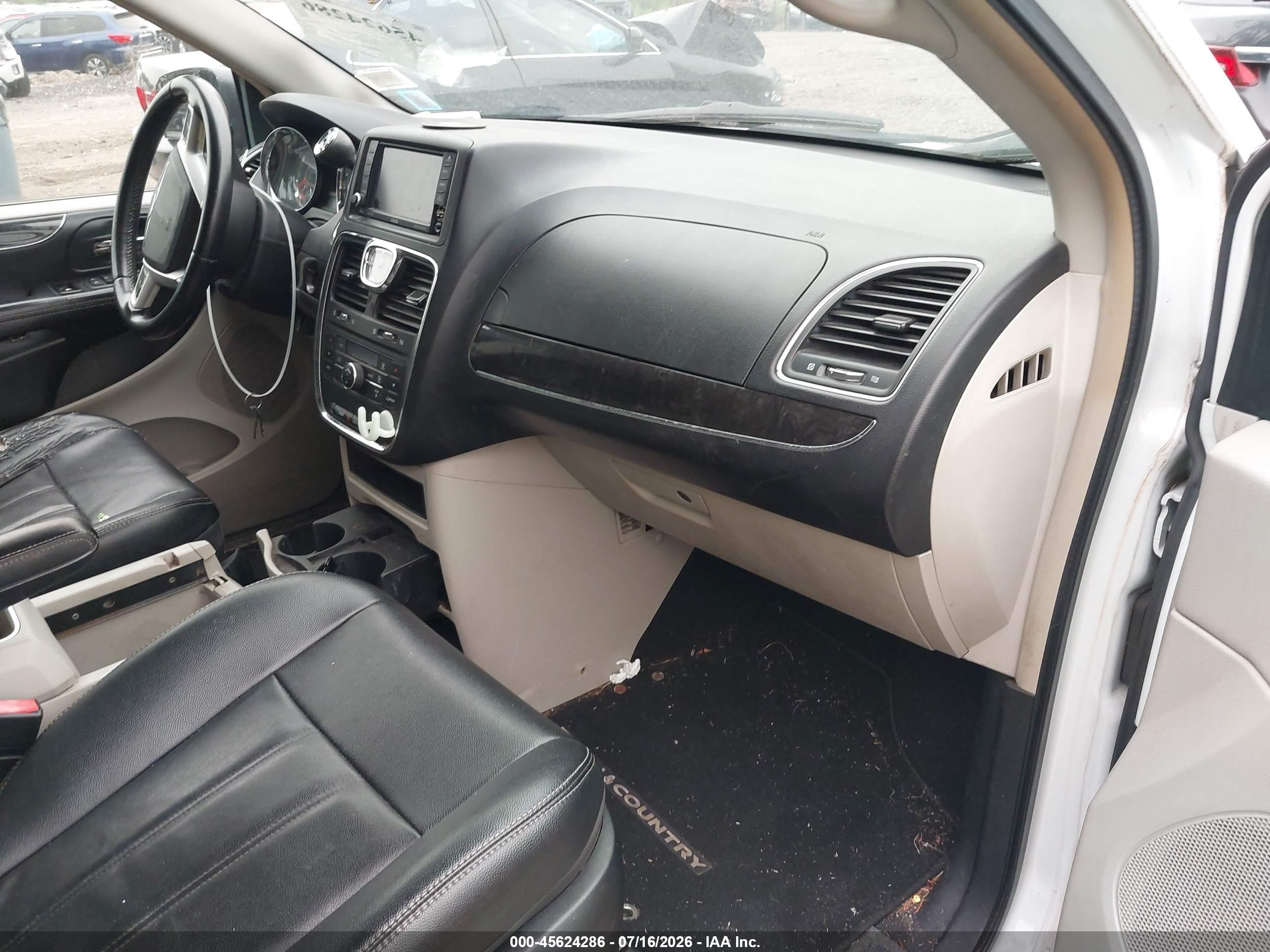 2014 Chrysler Town & Country Touring White vin: 2C4RC1BG2ER446596