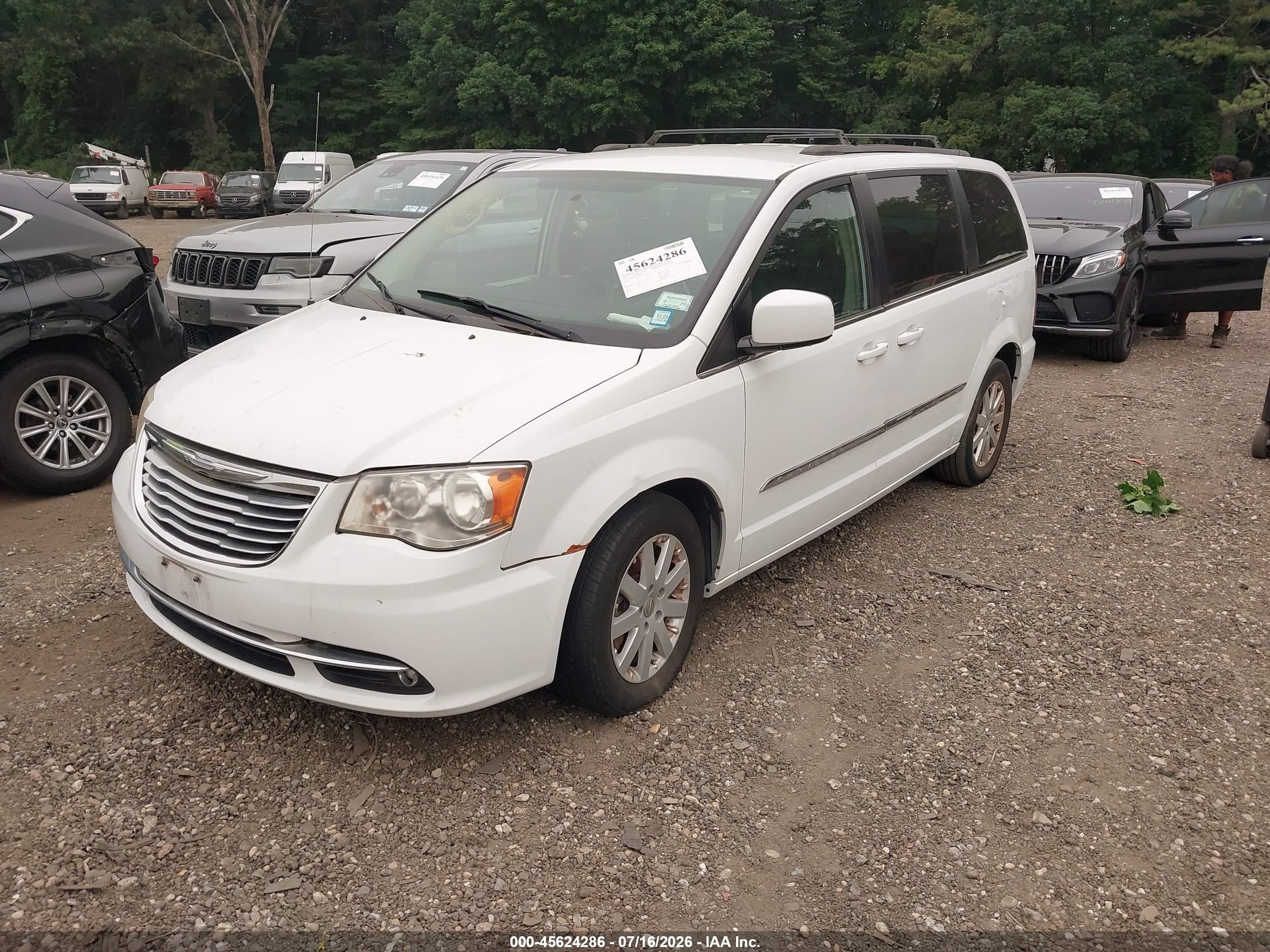 2014 Chrysler Town & Country Touring White vin: 2C4RC1BG2ER446596