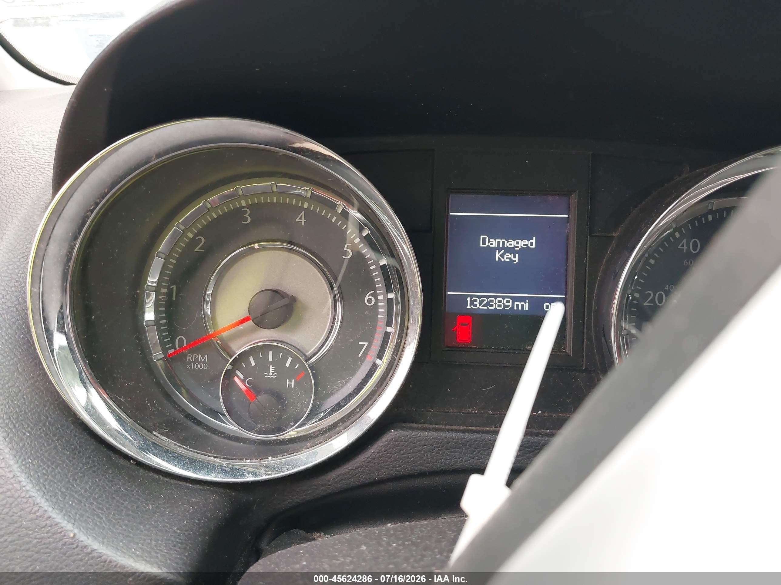 2014 Chrysler Town & Country Touring White vin: 2C4RC1BG2ER446596