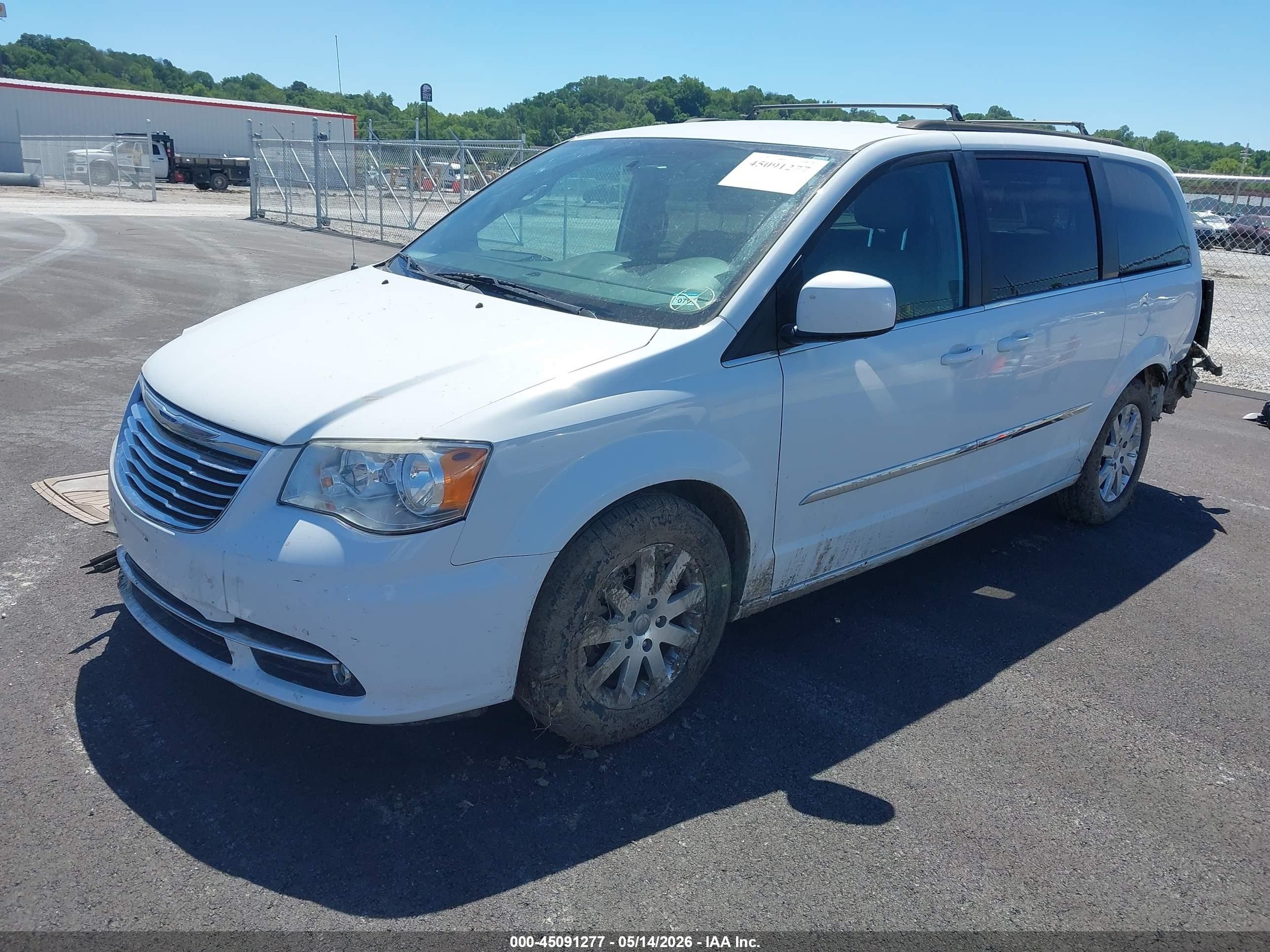 2015 Chrysler Town & Country Touring White vin: 2C4RC1BG2FR552676