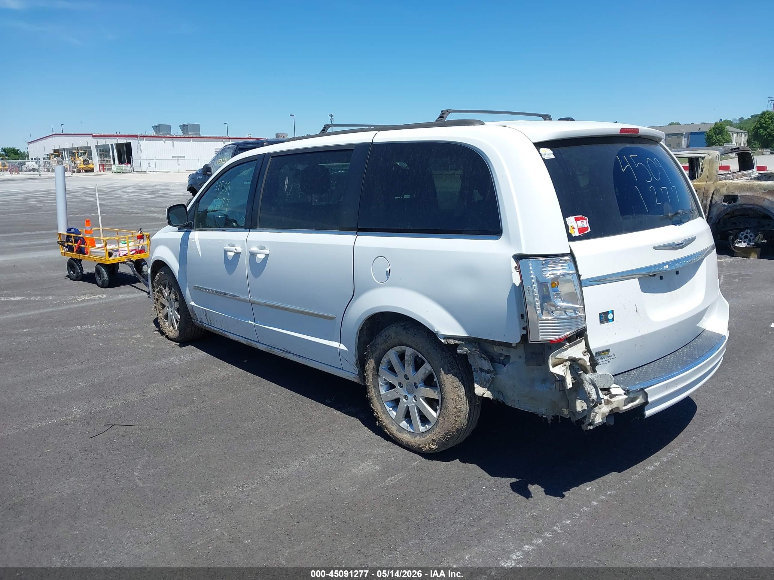 2015 Chrysler Town & Country Touring White vin: 2C4RC1BG2FR552676