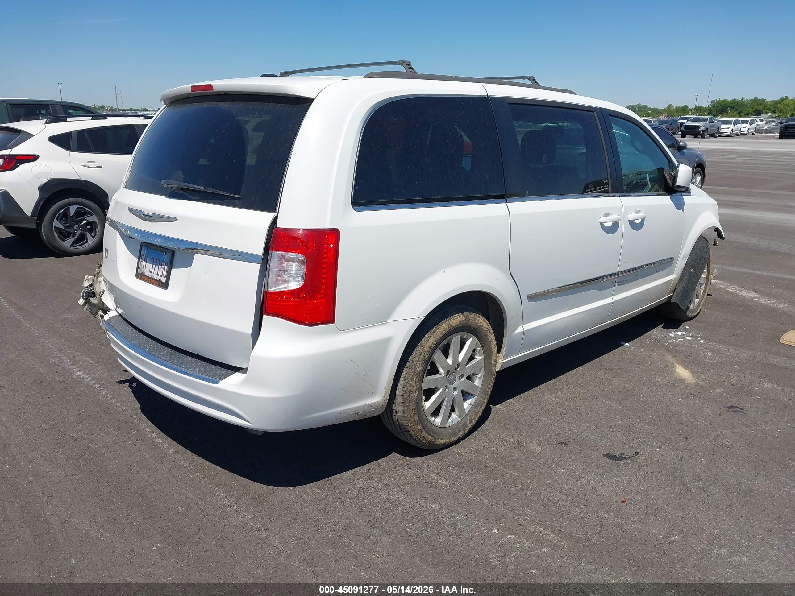 2015 Chrysler Town & Country Touring White vin: 2C4RC1BG2FR552676