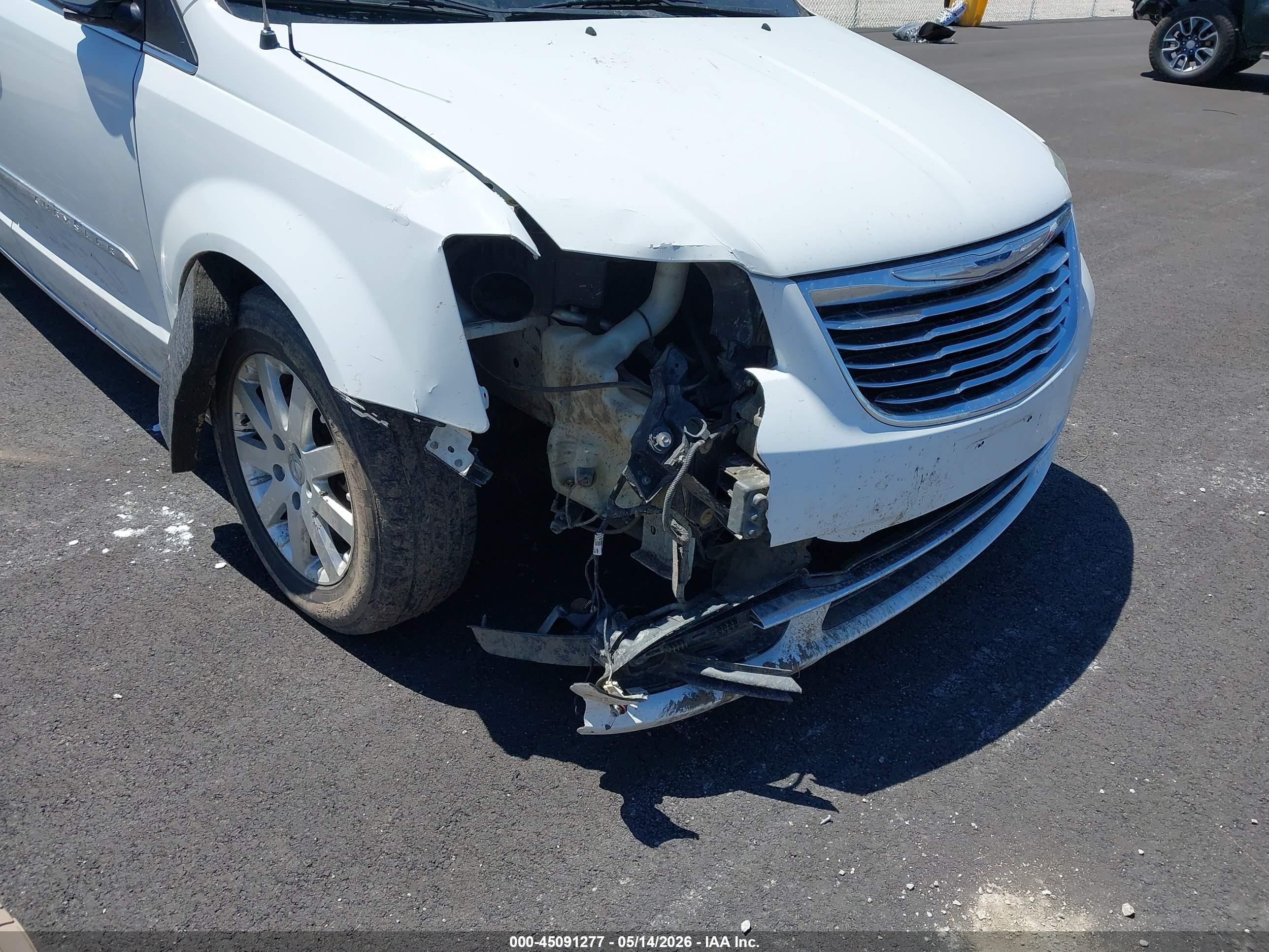 2015 Chrysler Town & Country Touring White vin: 2C4RC1BG2FR552676
