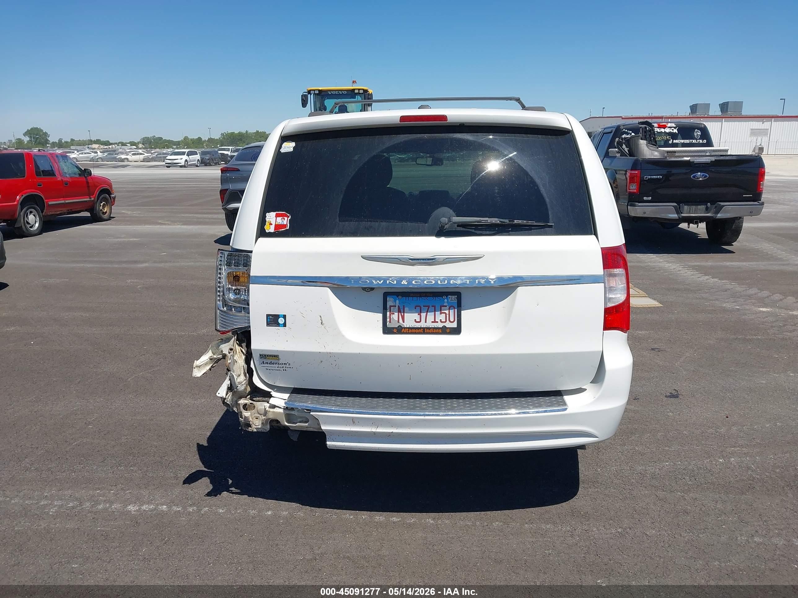 2015 Chrysler Town & Country Touring White vin: 2C4RC1BG2FR552676