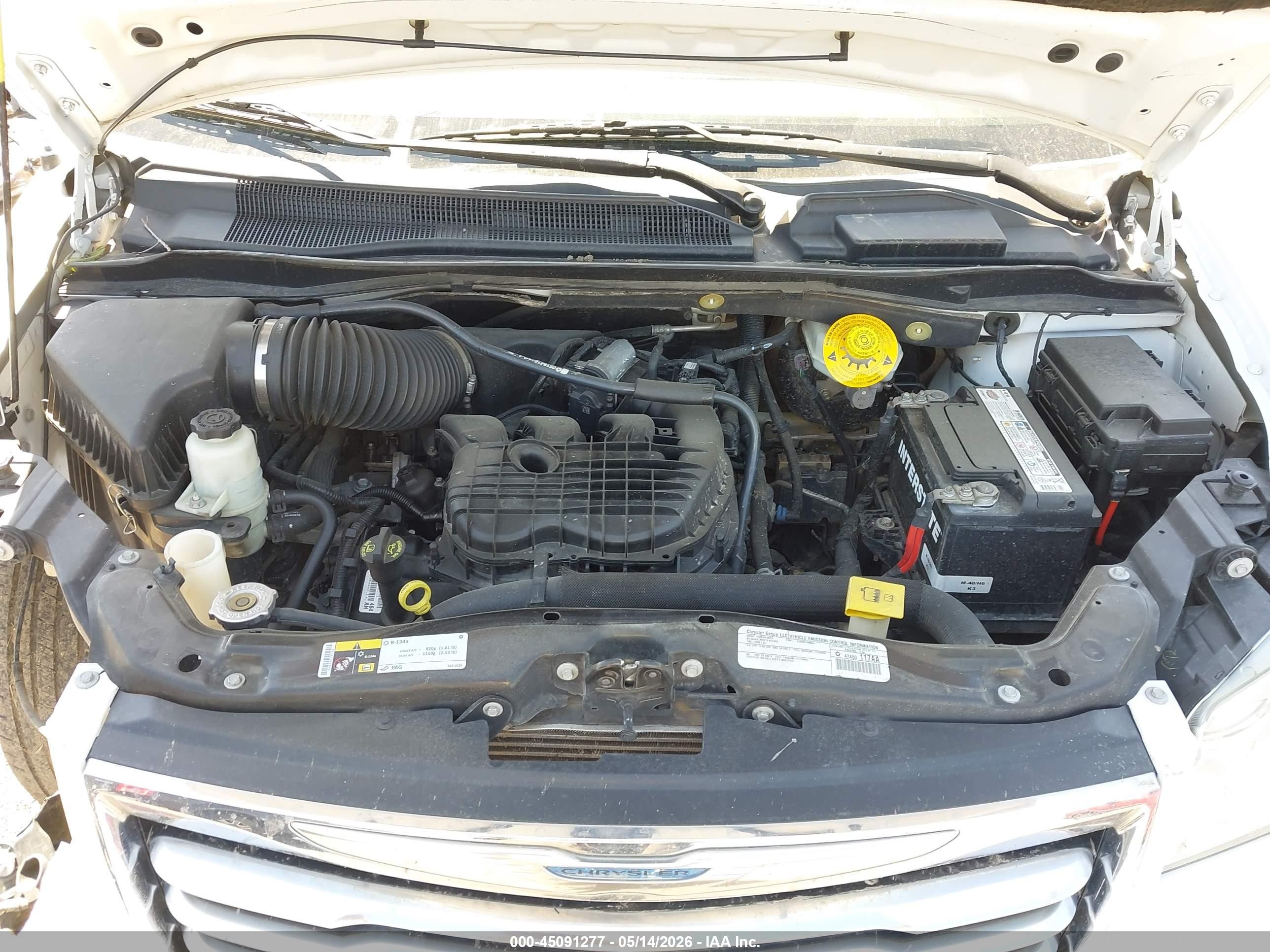 2015 Chrysler Town & Country Touring White vin: 2C4RC1BG2FR552676