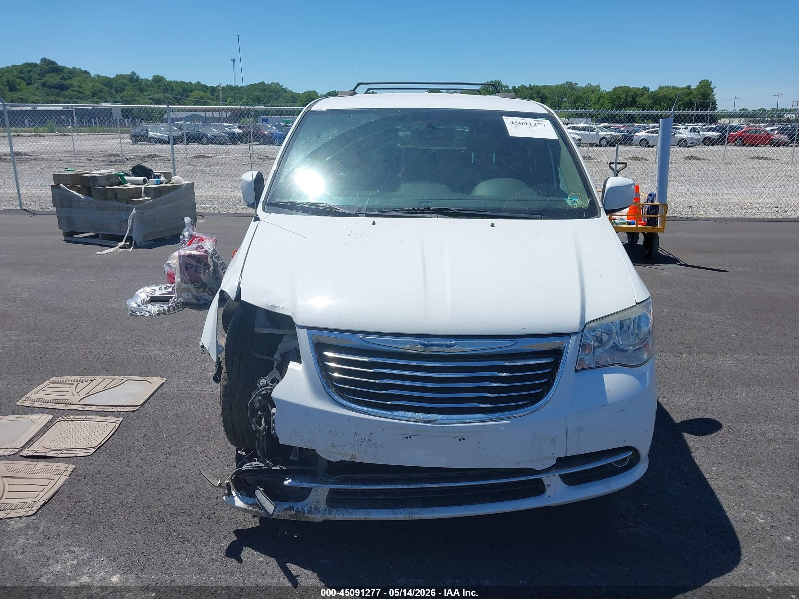2015 Chrysler Town & Country Touring White vin: 2C4RC1BG2FR552676