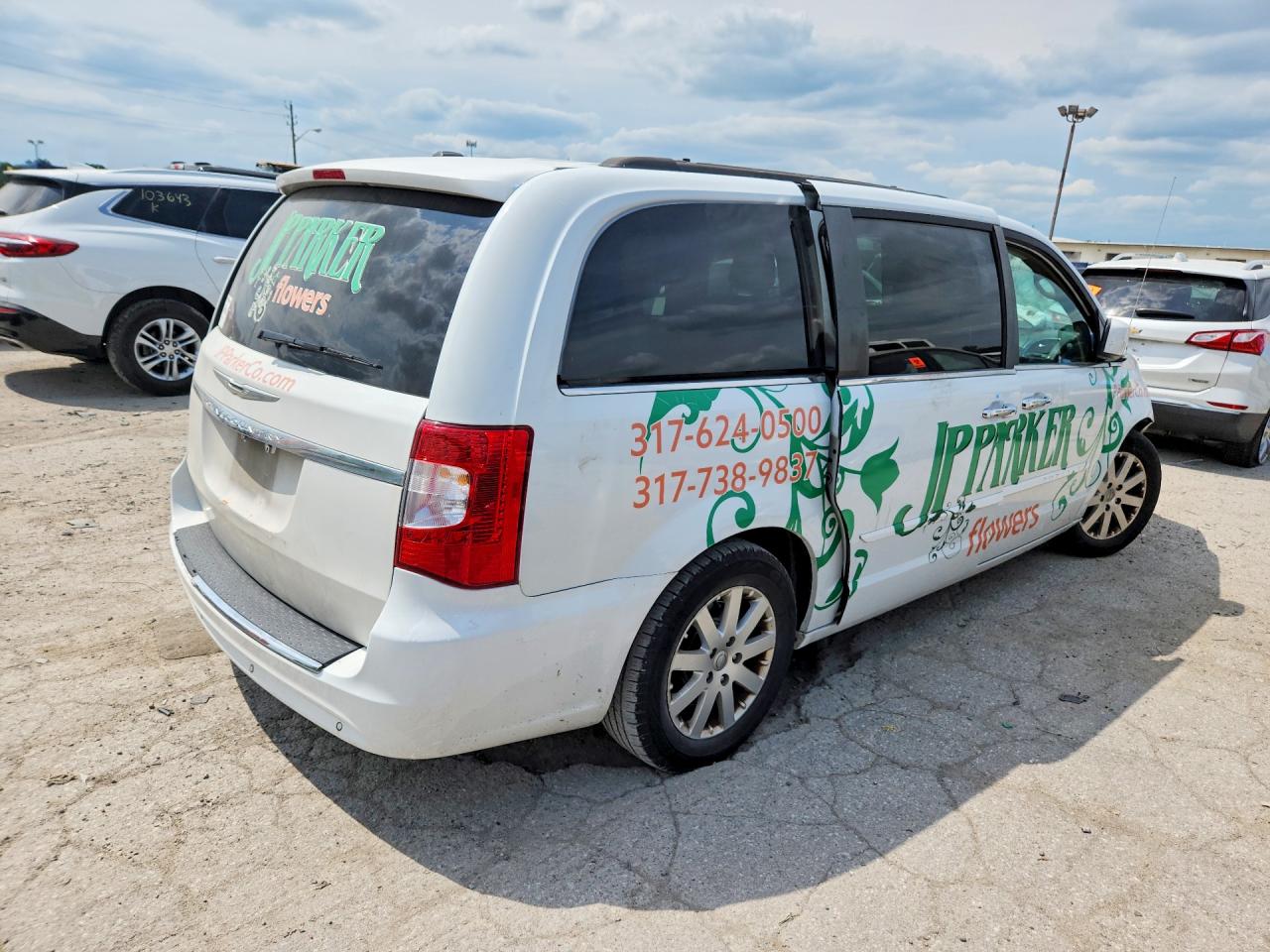 2015 Chrysler Town & Country Touring White vin: 2C4RC1BG2FR619163