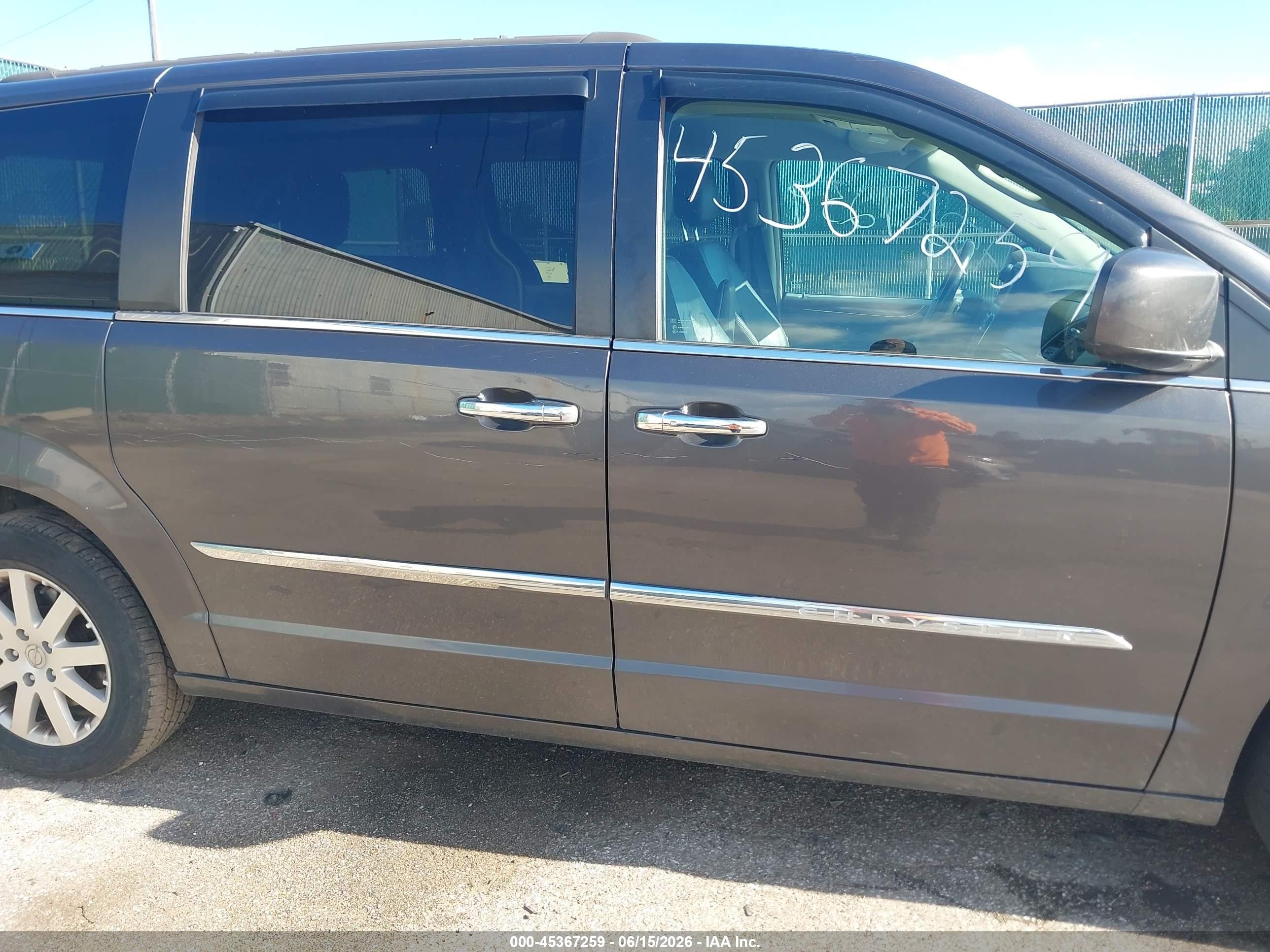 2015 Chrysler Town & Country Touring Gray vin: 2C4RC1BG2FR620698