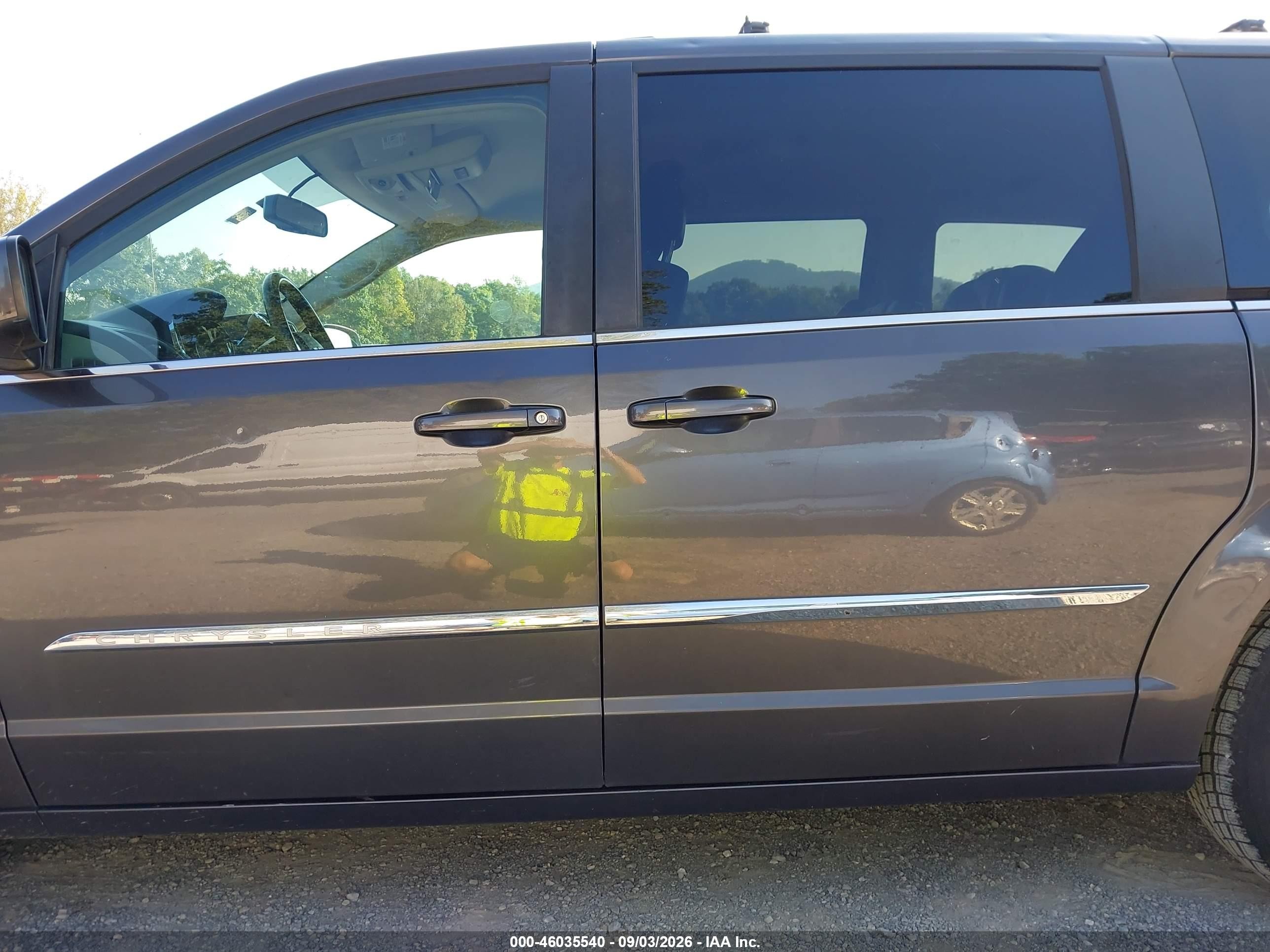 2015 Chrysler Town & Country Touring Gray vin: 2C4RC1BG2FR626405