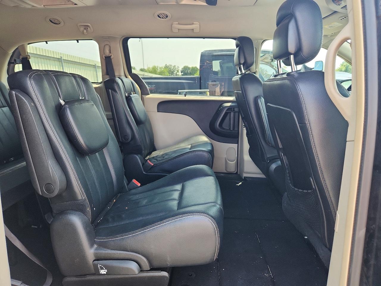 2015 Chrysler Town & Country Touring Black vin: 2C4RC1BG2FR664636