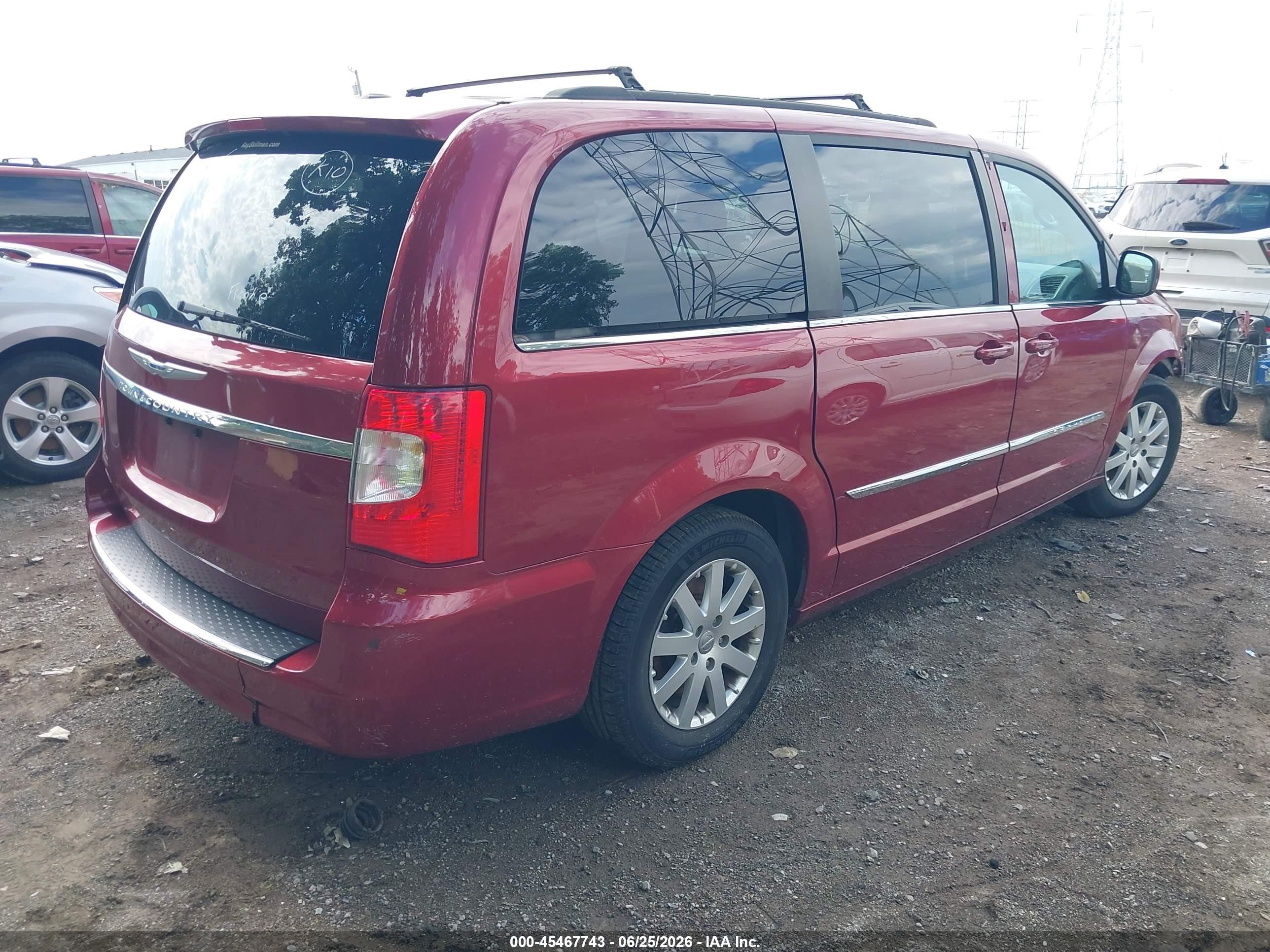 2015 Chrysler Town & Country Touring Maroon vin: 2C4RC1BG2FR730828