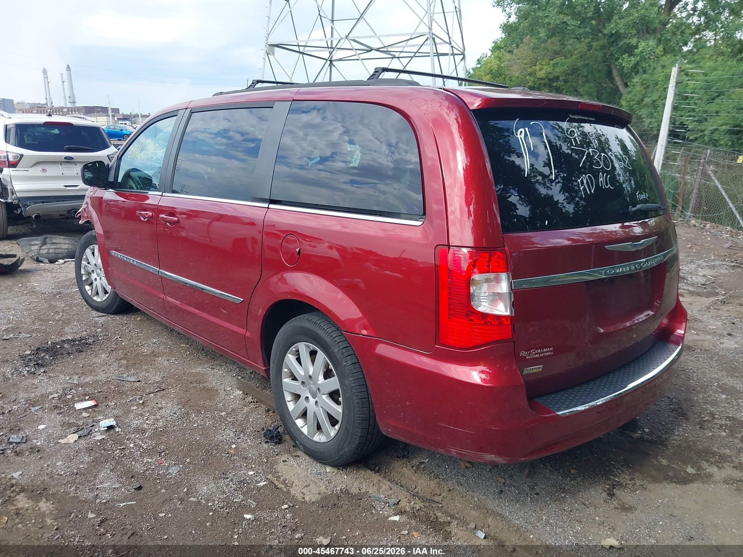 2015 Chrysler Town & Country Touring Maroon vin: 2C4RC1BG2FR730828