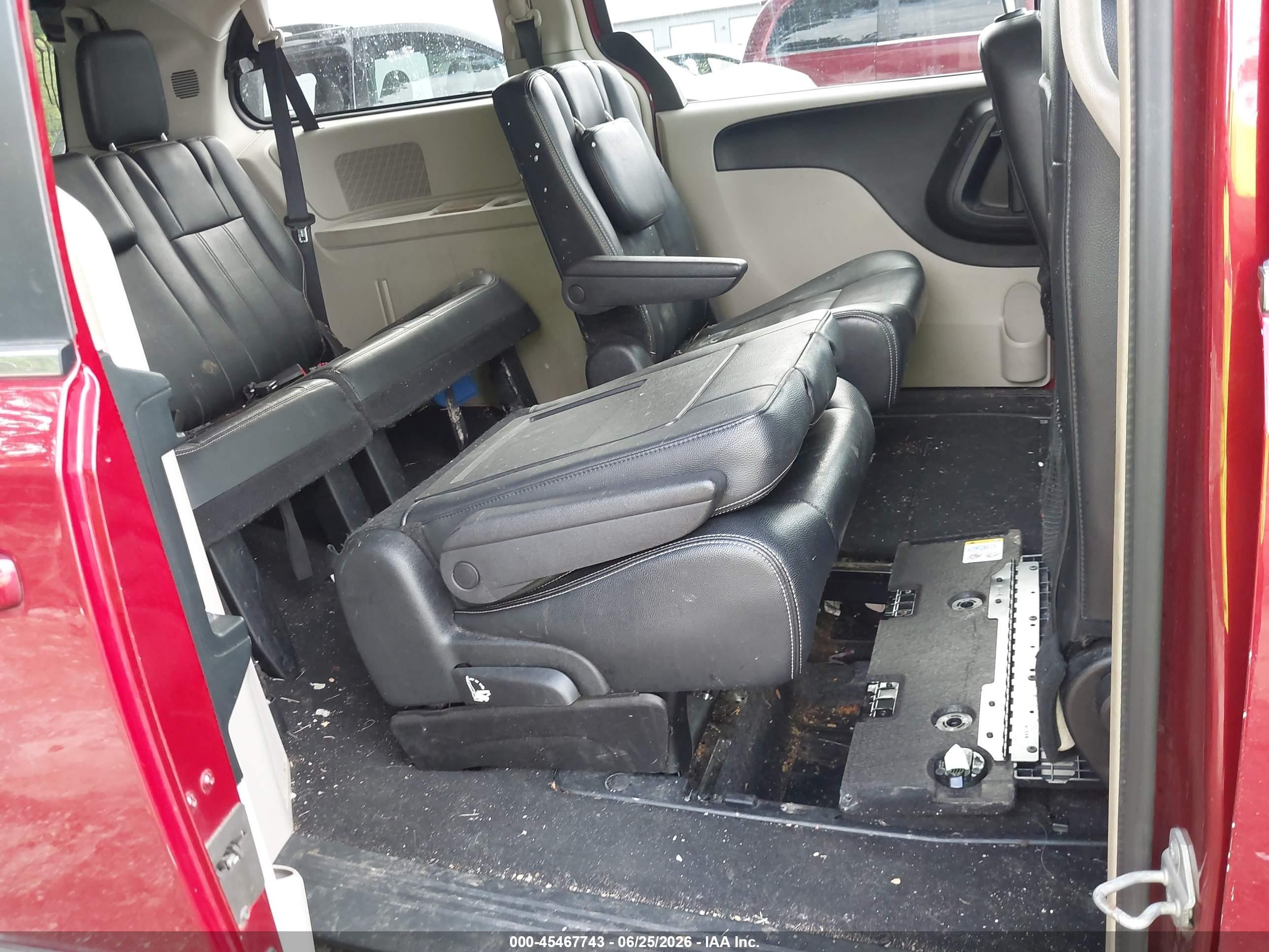 2015 Chrysler Town & Country Touring Maroon vin: 2C4RC1BG2FR730828